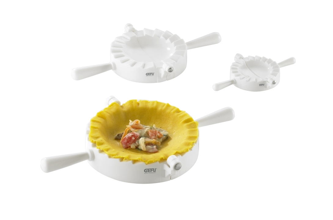 GEFU Ravioli-/Maultaschenformer VERONA in Farbe weiß GEFU Ravioli-/Maultaschenformer VERONA in Farbe weiß, pasta maker, fondant crimper, dumpling mold, manual press, kitchen tool