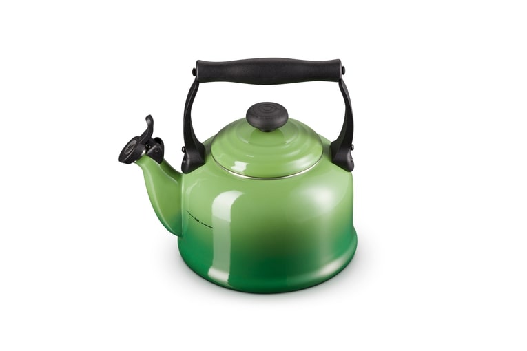 Le Creuset Wasserkessel Tradition 2,1L in Farbe Bamboo Green Le Creuset Wasserkessel Tradition 2,1L Bamboo Green