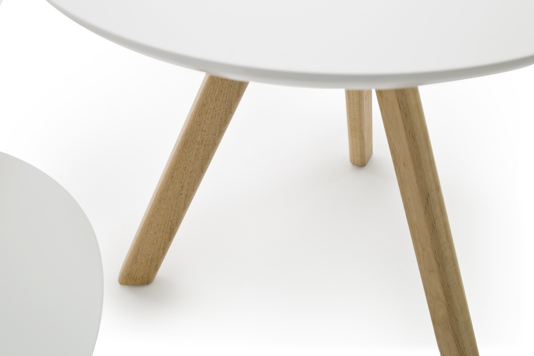 MCA Furniture Couchtisch 3er-Set Sinio mit Platte weiß matt/Beine Asteiche massiv