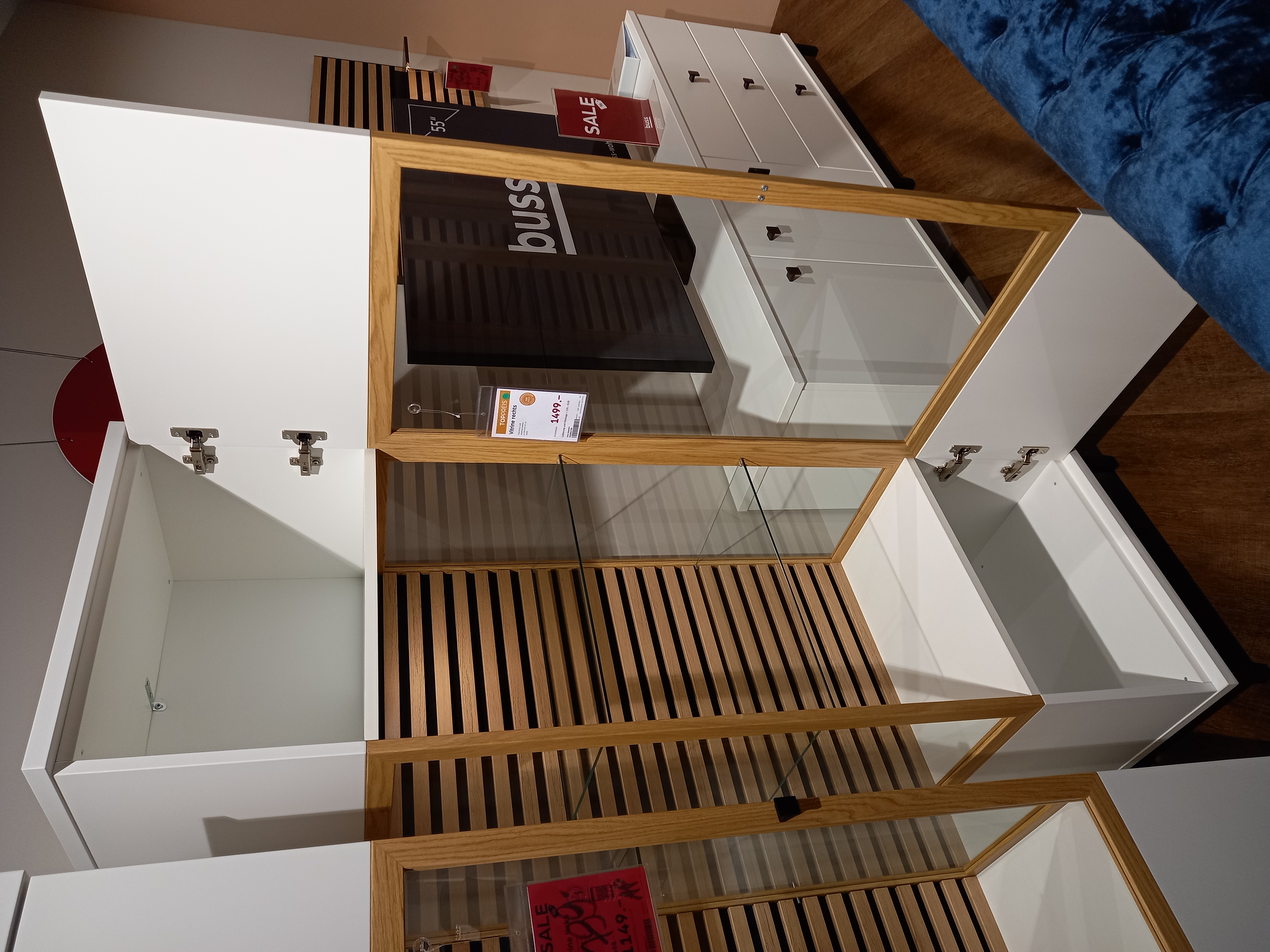 Wehrsdorfer Vitrine rechts in Farbe Front/Korpus weiß, Innenarchitektur, Holz, Sperrholz, Treppe, Mobiliar