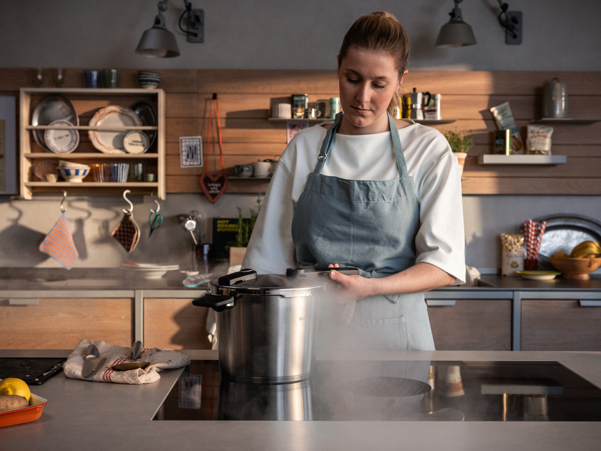Fissler Schnellkochtopf mit Dämpfeinsatz VITAQUICK® PREMIUM Ø ca. 26cm in Farbe Edelstahl, Kochtopf, Stahl, Dampf, Küche, Herd