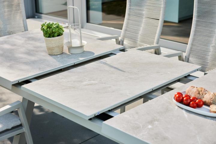 Interliving Ausziehtisch IL-7011 mit Platte aus sintered Stone beige/Gestell Aluminium taupe, Moebel, Tabelle, Tischplatte, Esstisch, Stuhl