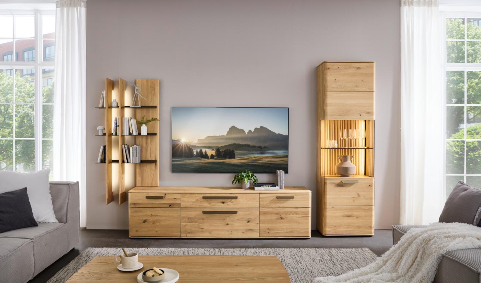 Wöstmann Wohnkombination Solento, ca. 293 x 222 x 51 cm in Wildeiche soft gebürstet / Hirnholz Einsatz soft gebürstet, Wohnzimmer, Möbelset, TV-Möbel, Holzschrank, Vitrine