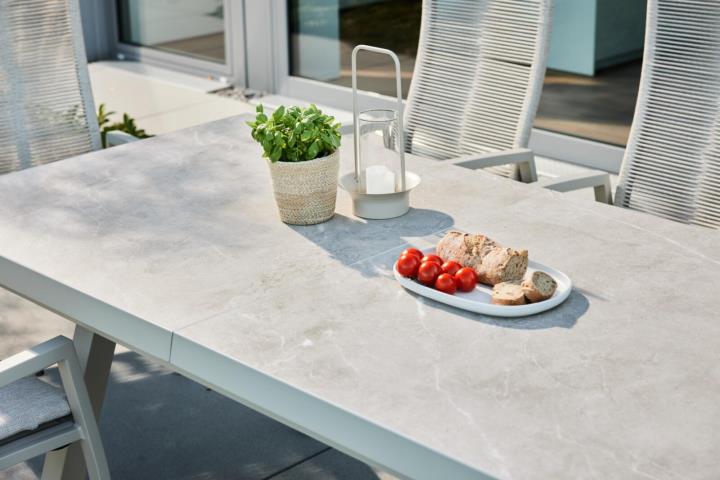 Interliving Ausziehtisch IL-7011 mit Platte aus sintered Stone beige/Gestell Aluminium taupe Interliving Ausziehtisch IL-7011 mit Platte aus sintered Stone beige/Gestell Aluminium taupe, Moebel, Tabelle, Tischplatte, Esstisch, Pflanze