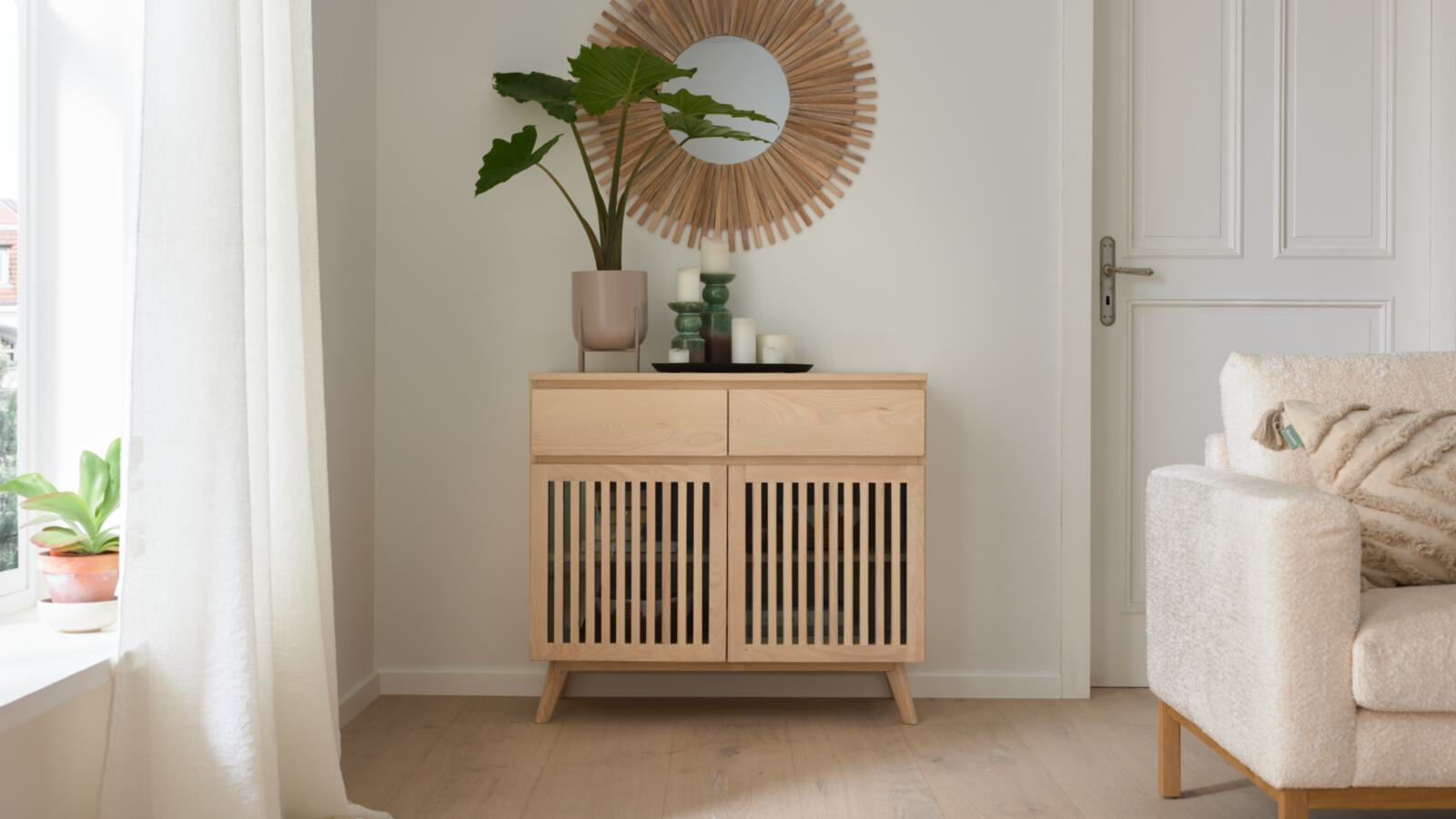 Roomio Sideboard NO. 2000 in Esche Echtholzfurnier, Fronten und Gestell massiv, weiß gewaschen Roomio Sideboard NO. 2000 in Esche Echtholzfurnier, Fronten und Gestell massiv, weiß gewaschen