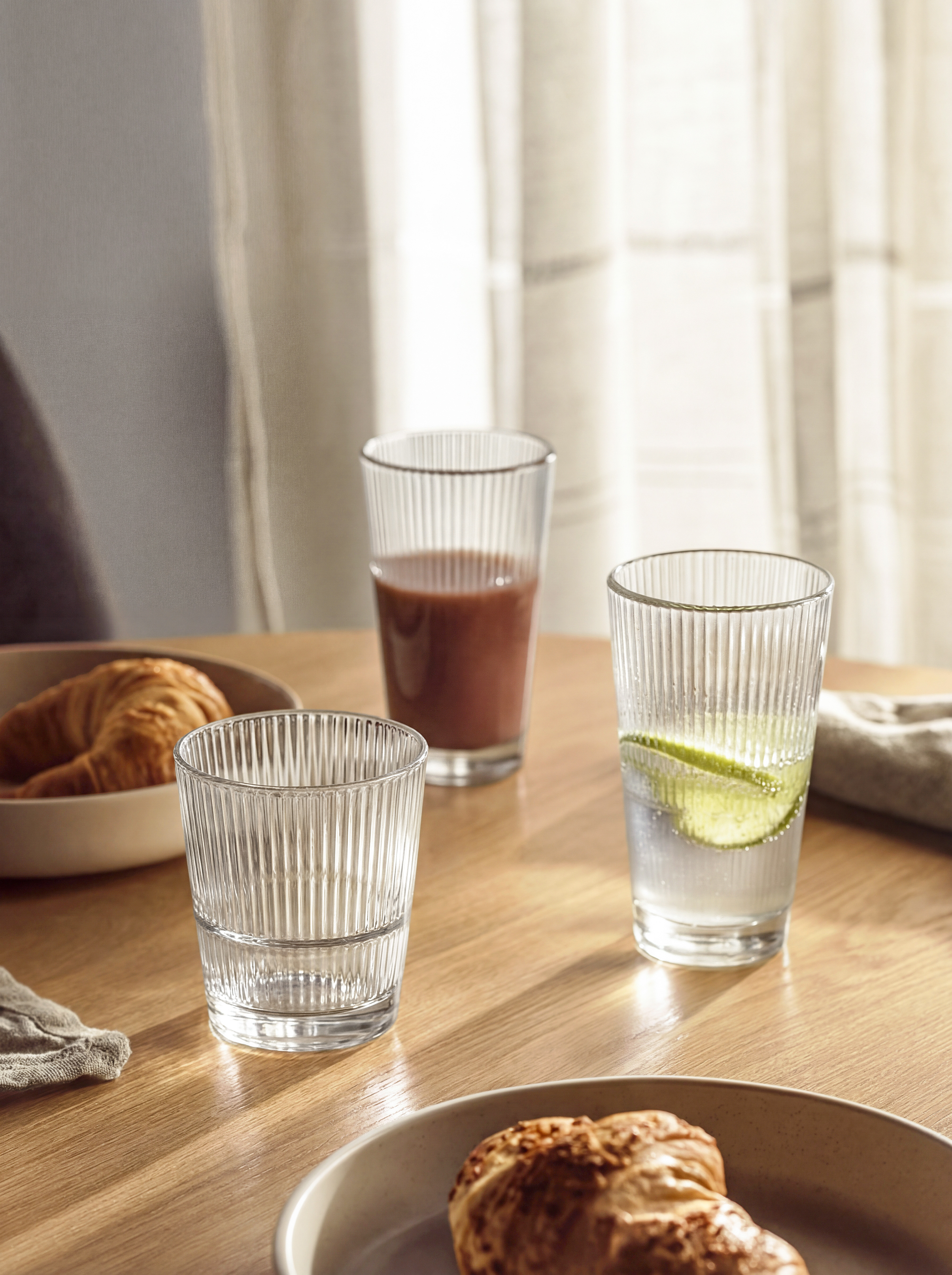 Leonardo Becher EVENTO Glas Transparent Leonardo Becher EVENTO Glas Transparent, gläser, wasser, zitrone, brot, croissant