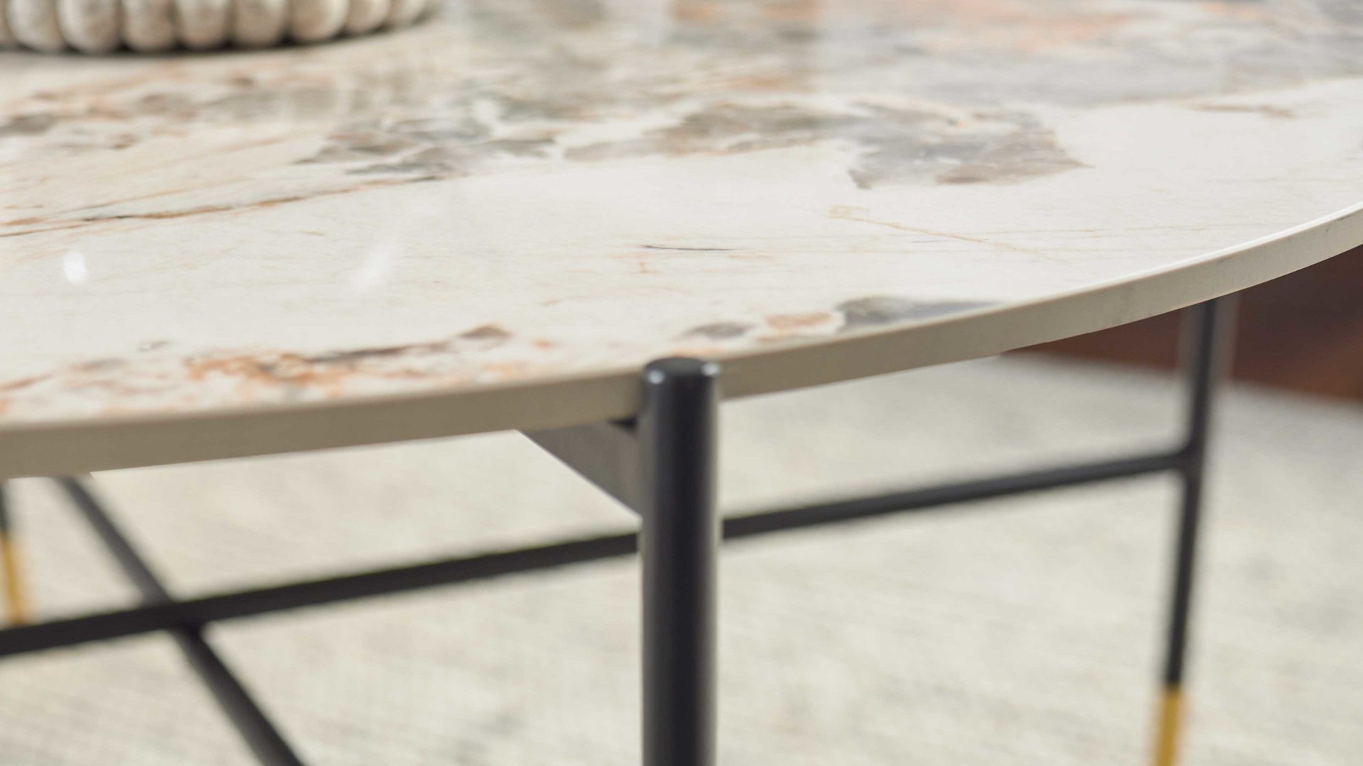 Interliving Couchtisch IL-6221 in Keramik Marmoroptik Calcatta