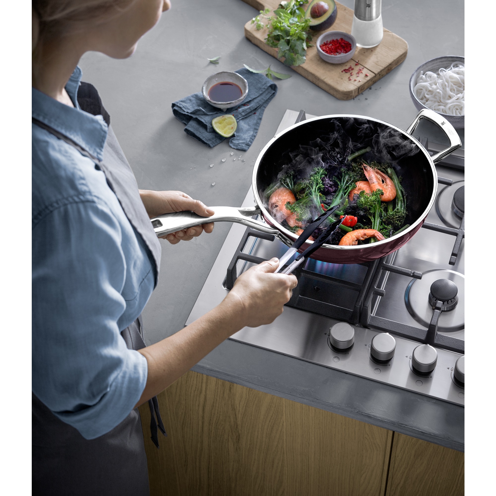 WMF Fusiontec Mineral Wok, 28 cm, Rose Quartz in rot