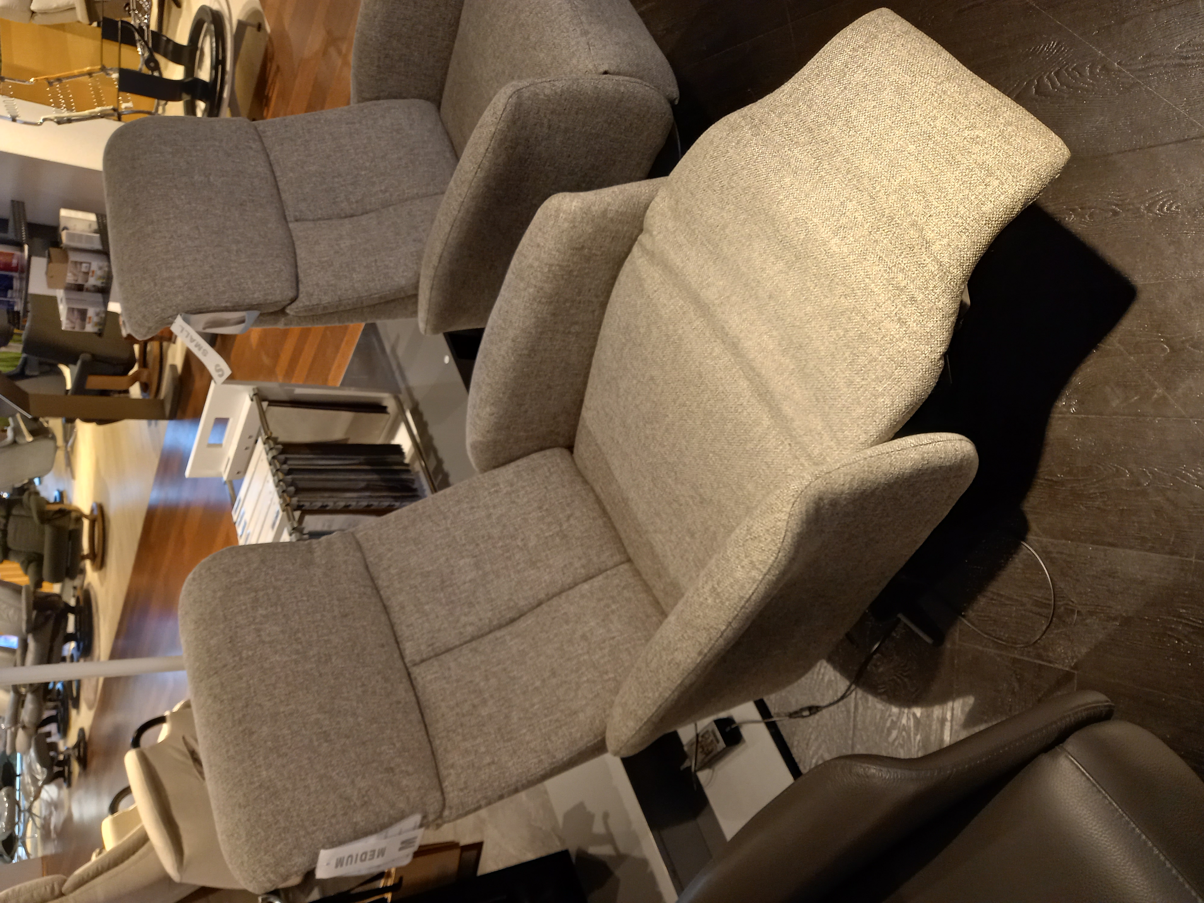 Knudsen Relaxsessel mittel SUPERIOR 3-motorig in Stoff Montana stone