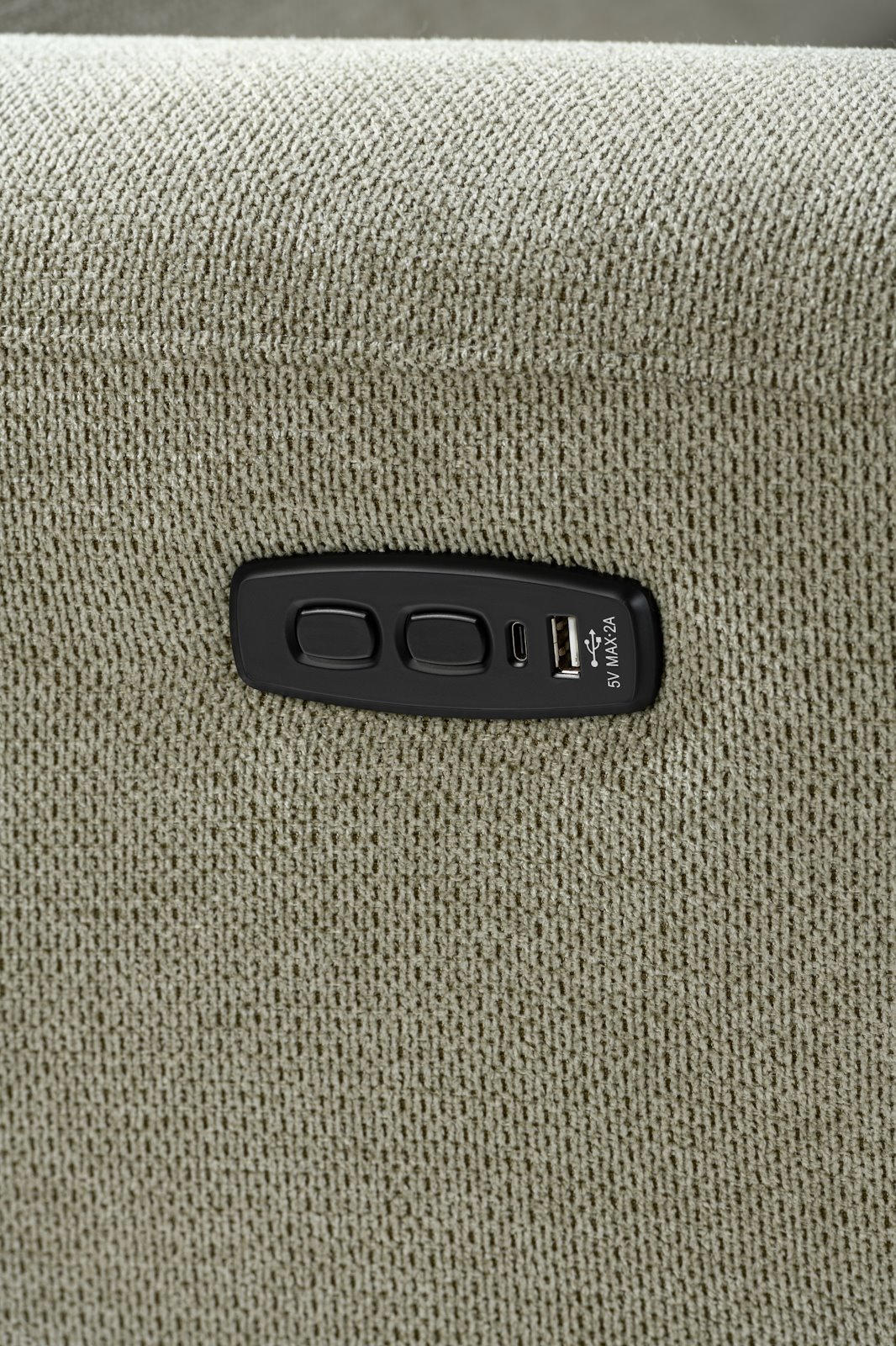 Henders & Hazel Rundecke ROCHELLE in Salbeigrün, USB-C, Stromanschluss, 5V/2A, Auto-Ladegerät, Sitzbezug