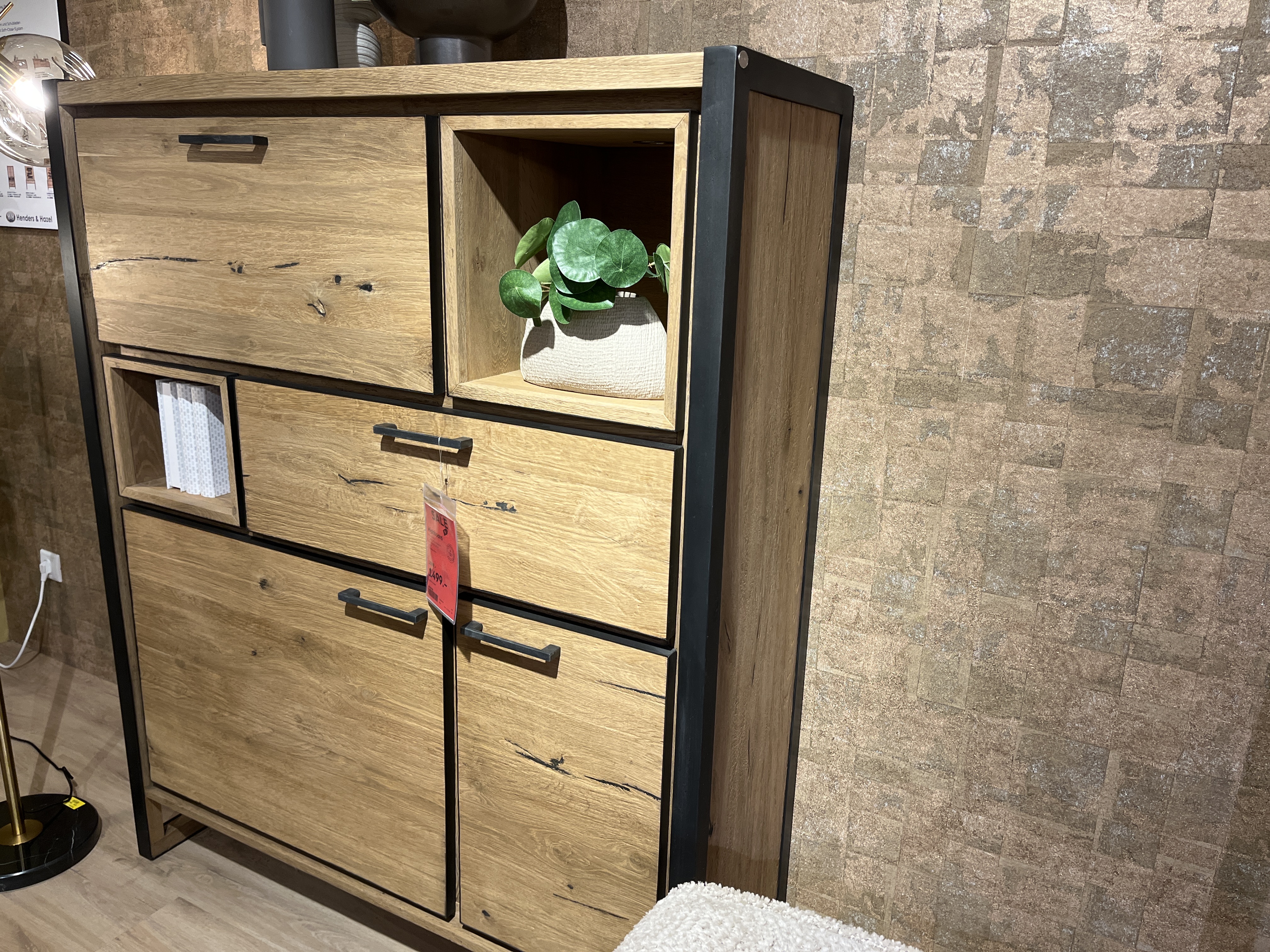 Henders & Hazel Highboard Metalo in Railway brown, Wohnzimmerschrank, Eicheoptik, Schwarzes Metallgestell, Schubladen und Türen, Offene Fächer