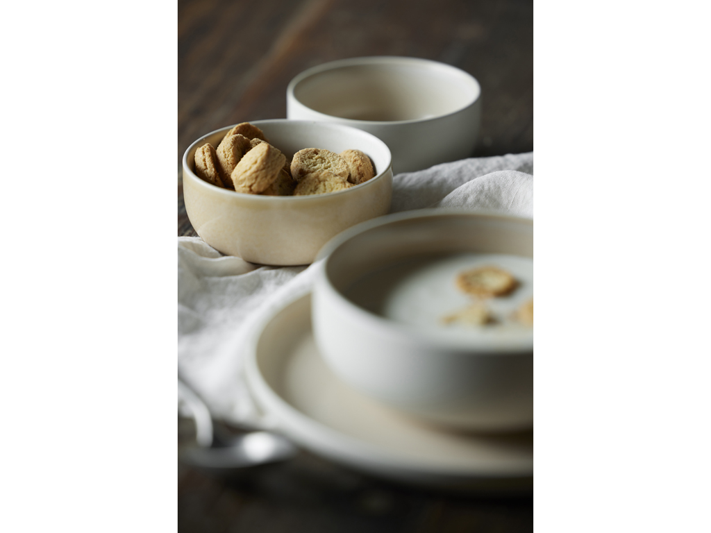 F&H Schale STUDIO ROUND NORTH in Farbe Matte white/Matte sand