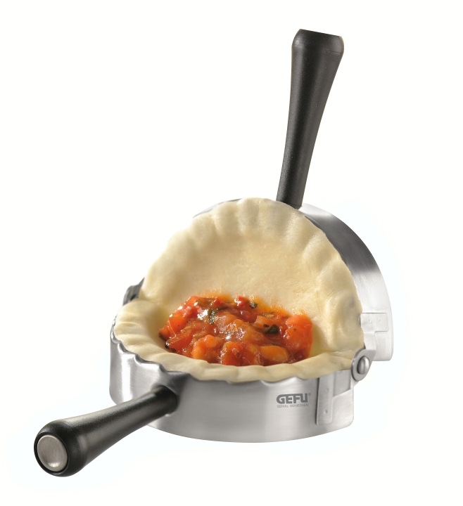 GEFU Ravioli-/Maultaschenformer RAVENNA in Farbe schwarz/silber GEFU Ravioli-/Maultaschenformer RAVENNA in Farbe schwarz/silber, dumpling, dumpling edge, mini press, metallwerkzeug, pastetchenhersteller