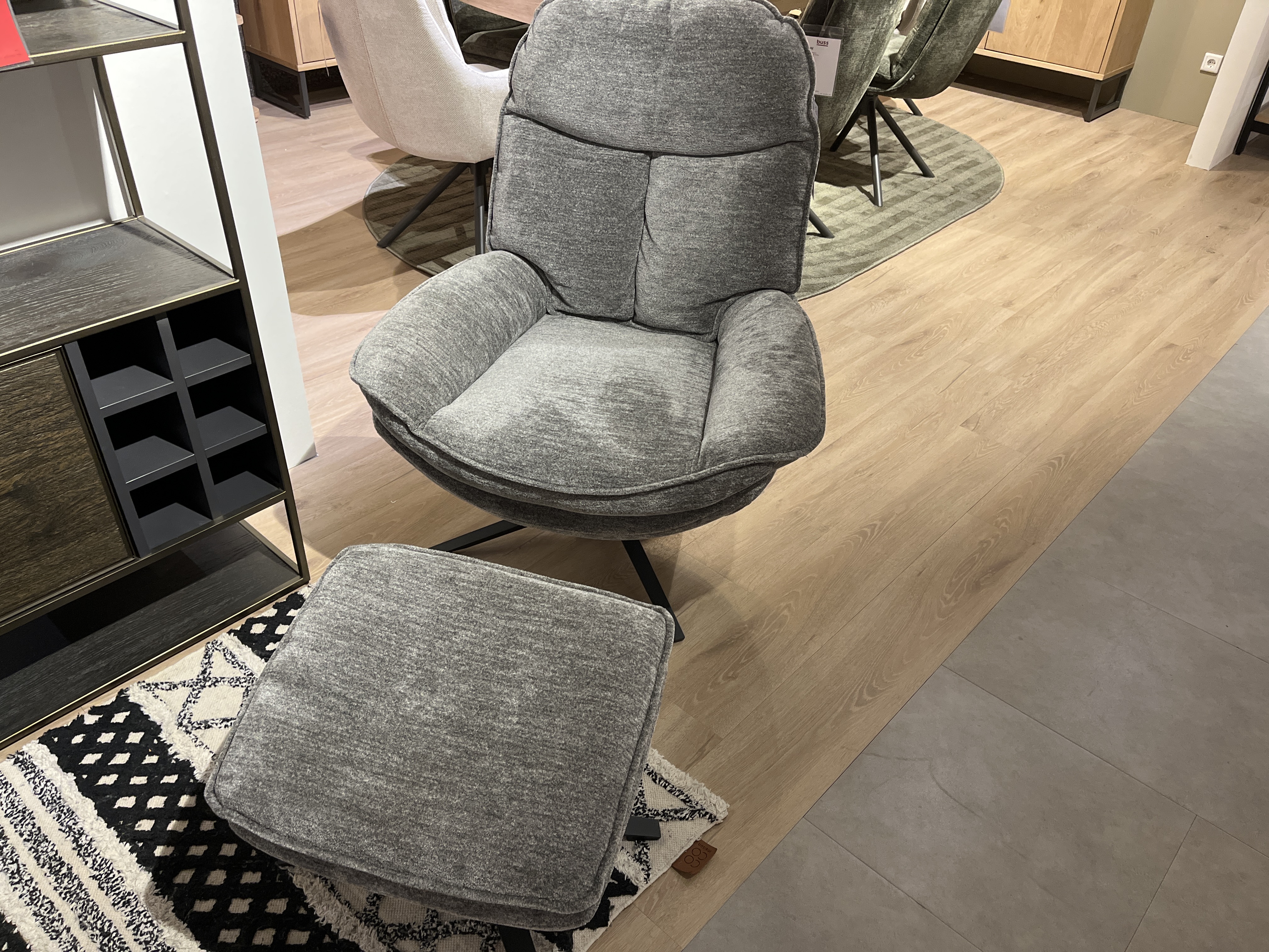 Henders & Hazel Sessel mit Hocker FLORENCE ca. B79 H100 T94 cm in Stoff Enzo grau, Drehsessel, Fußhocker, grauer Stoff, gepolstert, Metallgestell
