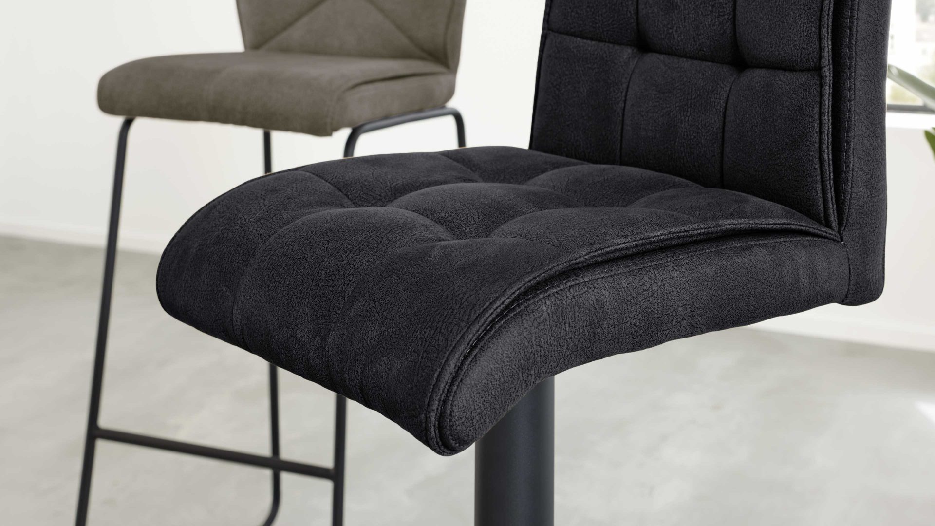 Interliving Barstuhl 5104 ca. 42x112x50cm in carbonschwarz