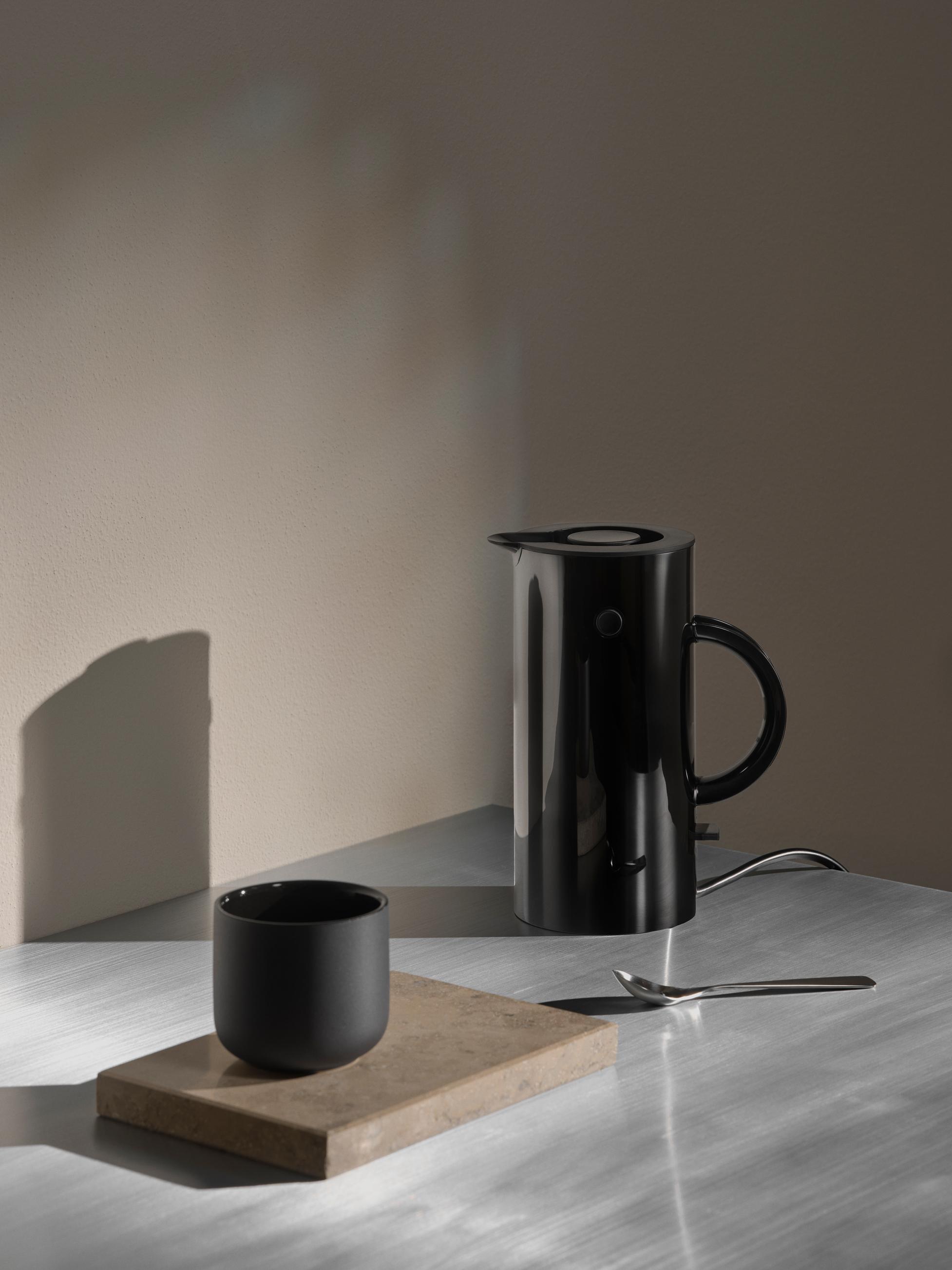 Stelton Wasserkocher EM77 0,5l in Farbe black Stelton Wasserkocher EM77 0,5l in Farbe black