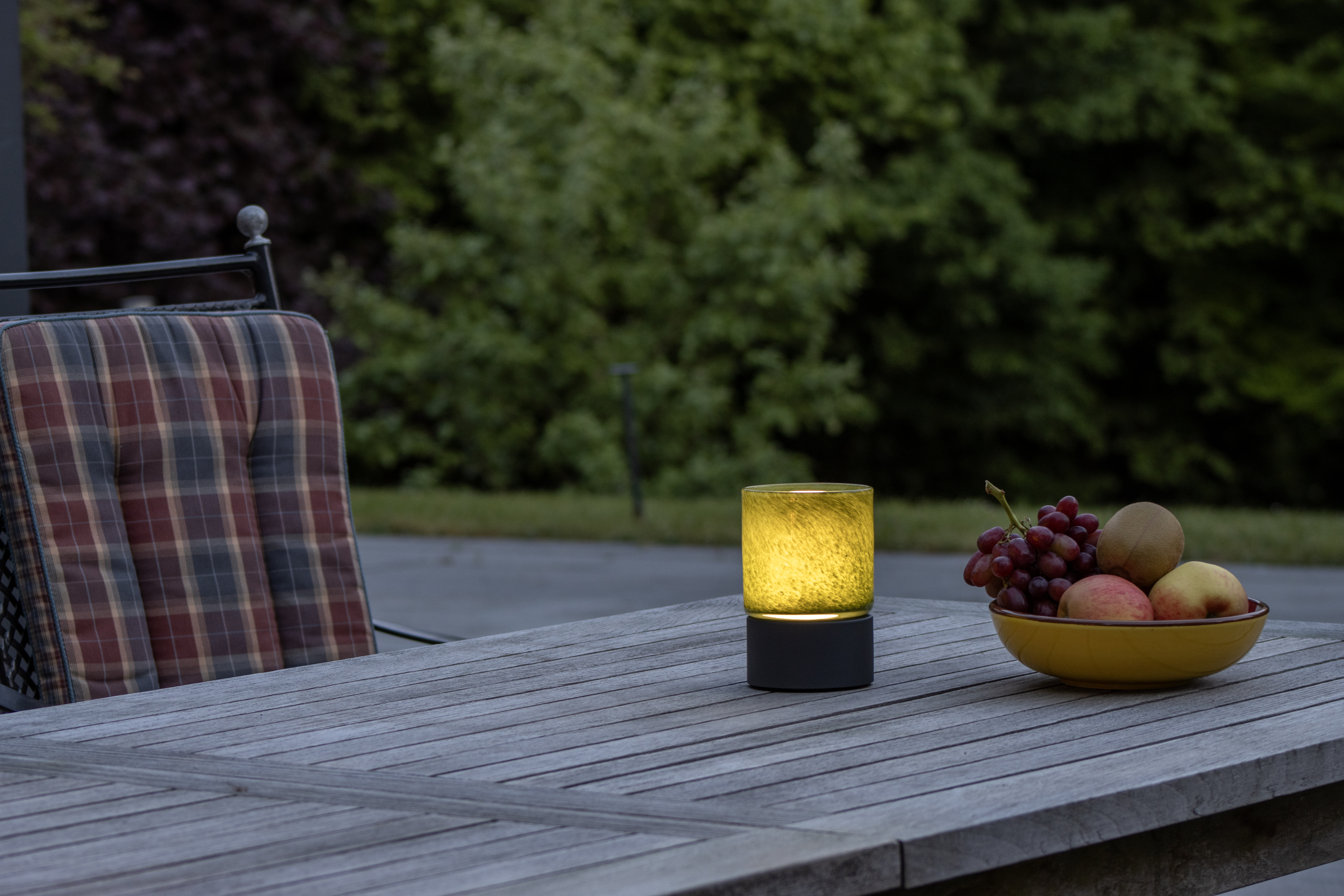 LED-Tischleuchte ARIVA PRO in Glas sandgrau