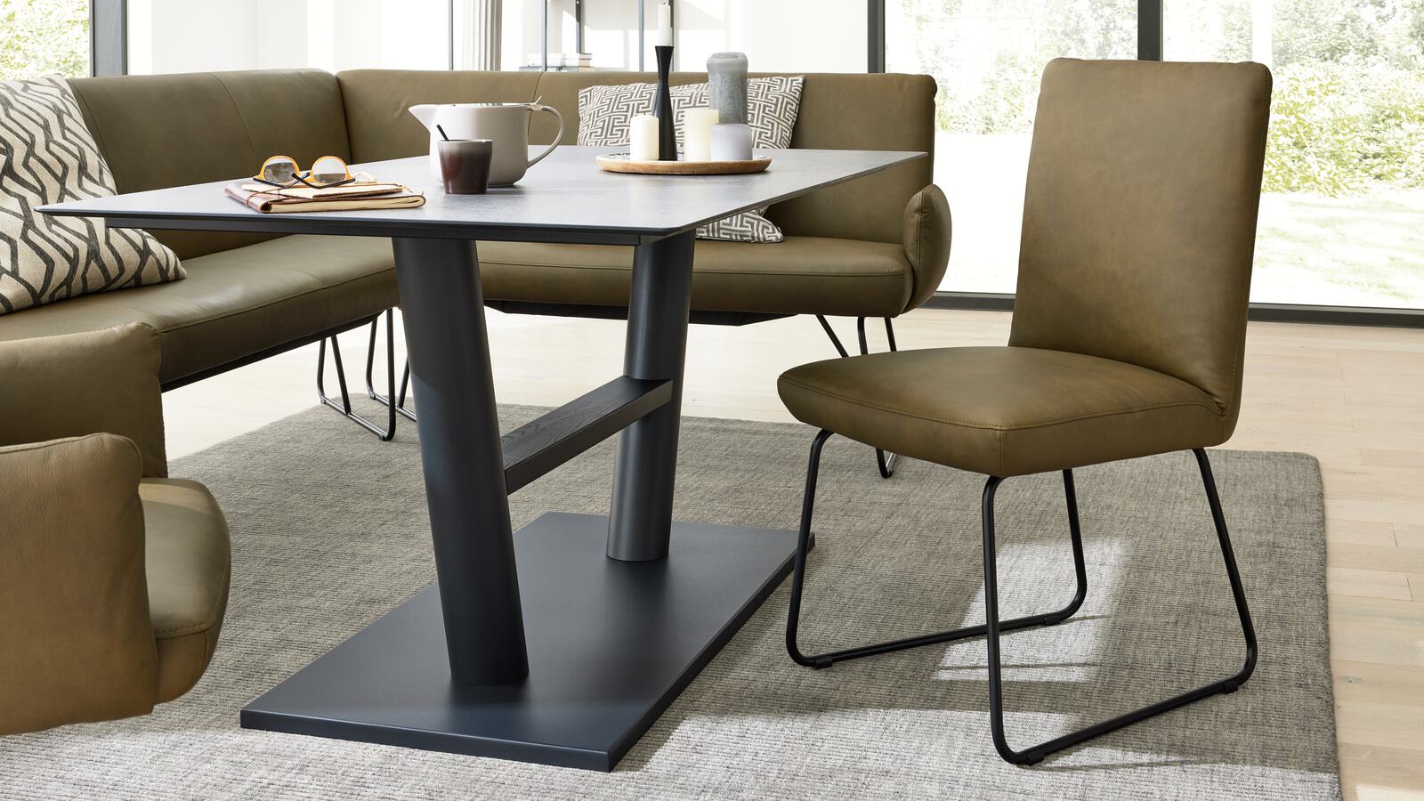 Interliving Stuhl IL 5504 in Leder oliv grün