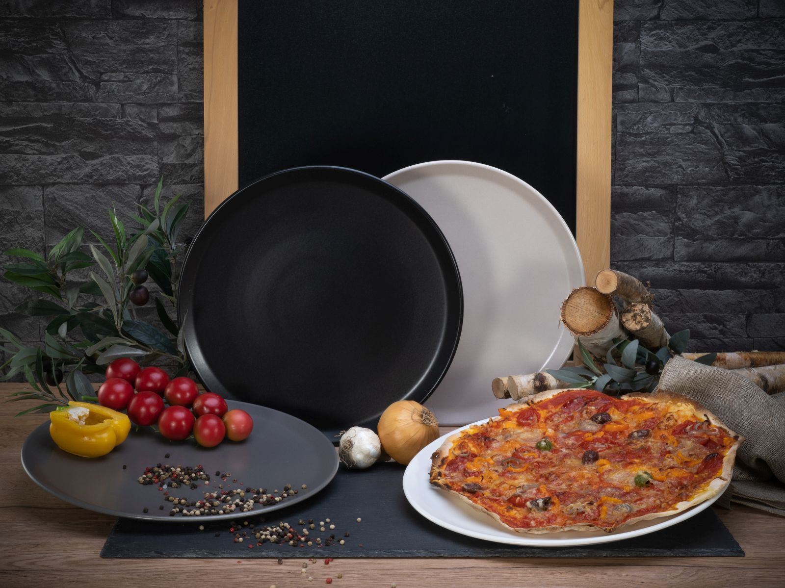 CreaTable Pizzateller Manhattan Ø ca. 33cm in Farbe schwarz CreaTable Pizzateller Manhattan Ø ca. 33cm in Farbe schwarz