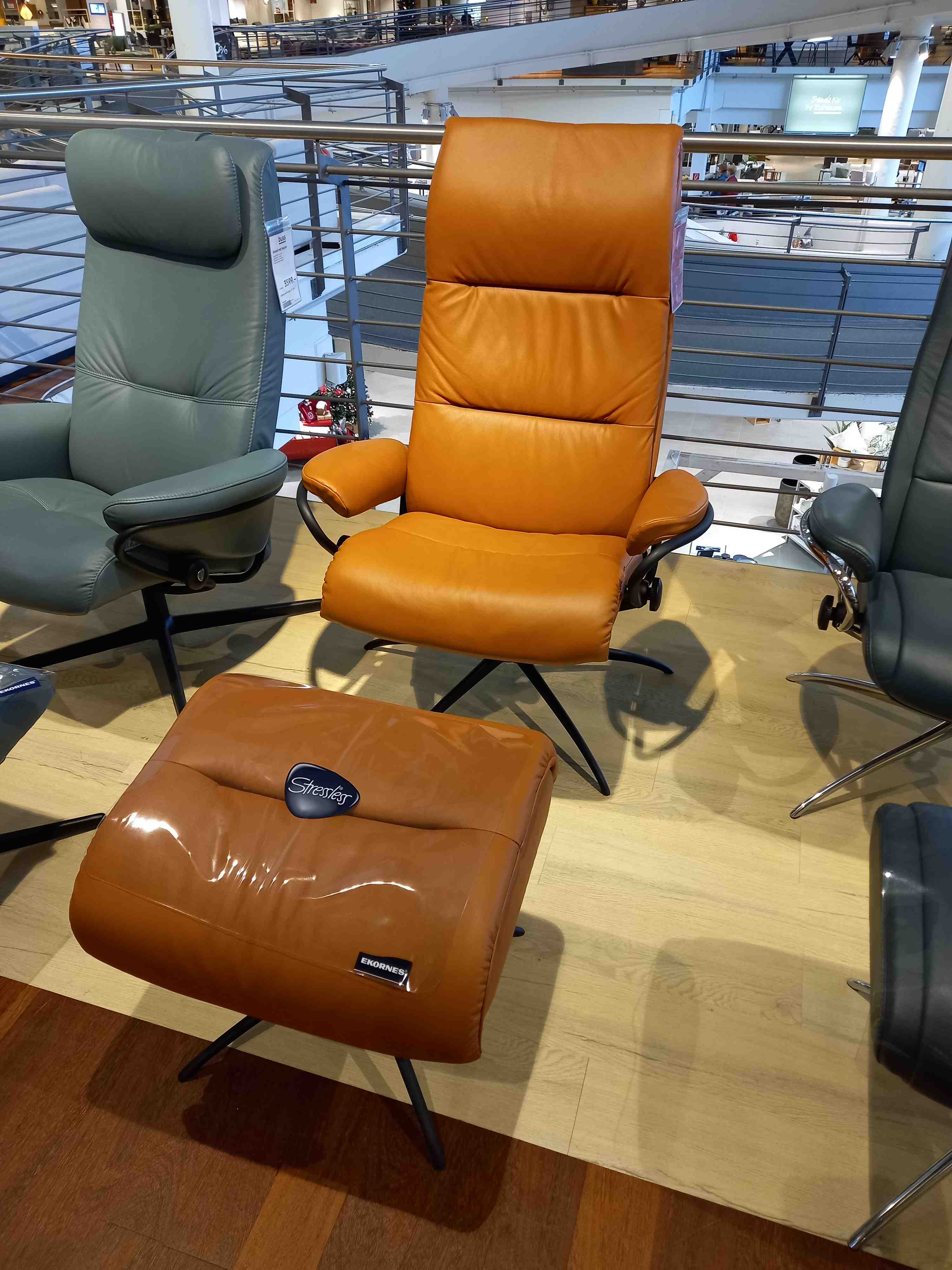 Stressless Sessel mit Hocker London Cross (M) in Leder Paloma Honey