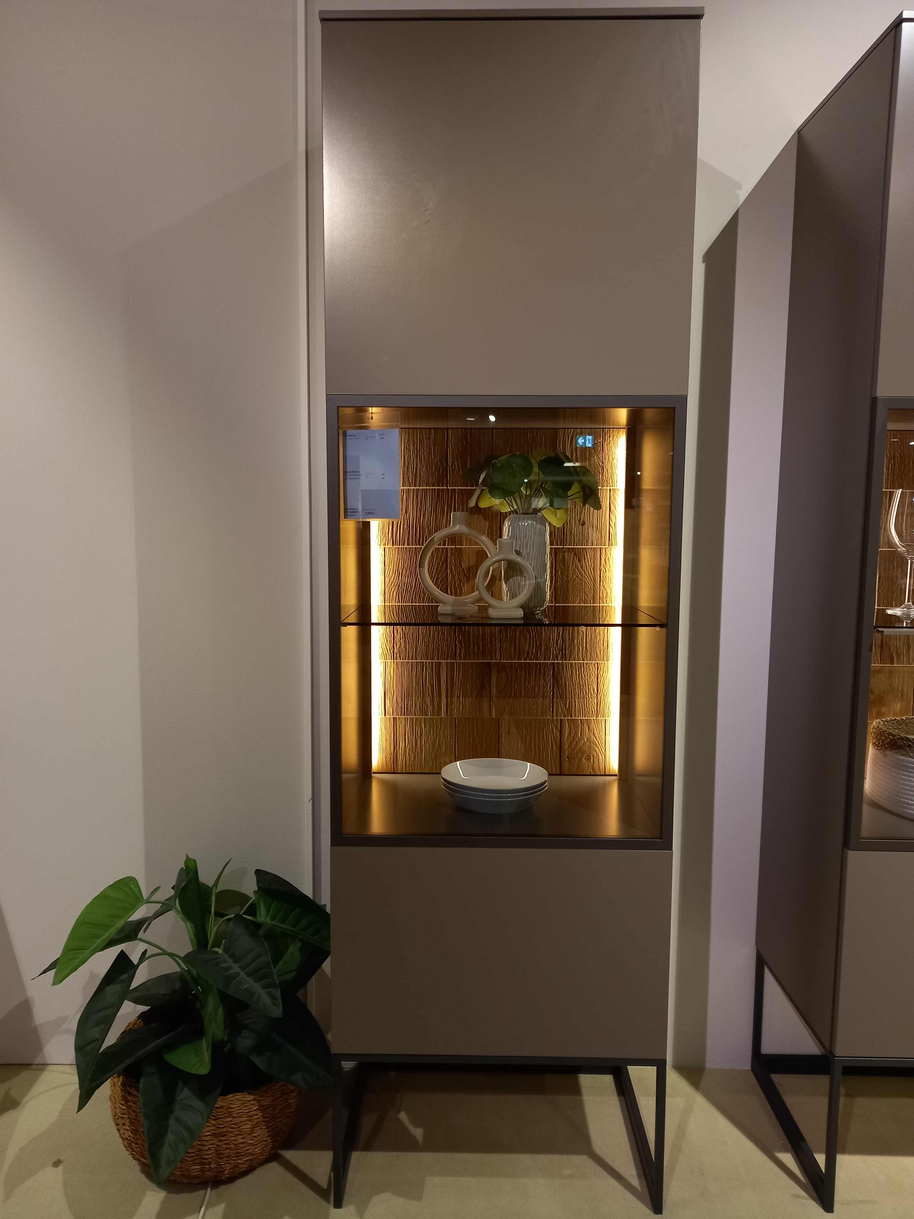 Loddenkemper Vitrine LEGNO in Lack terrabraun matt