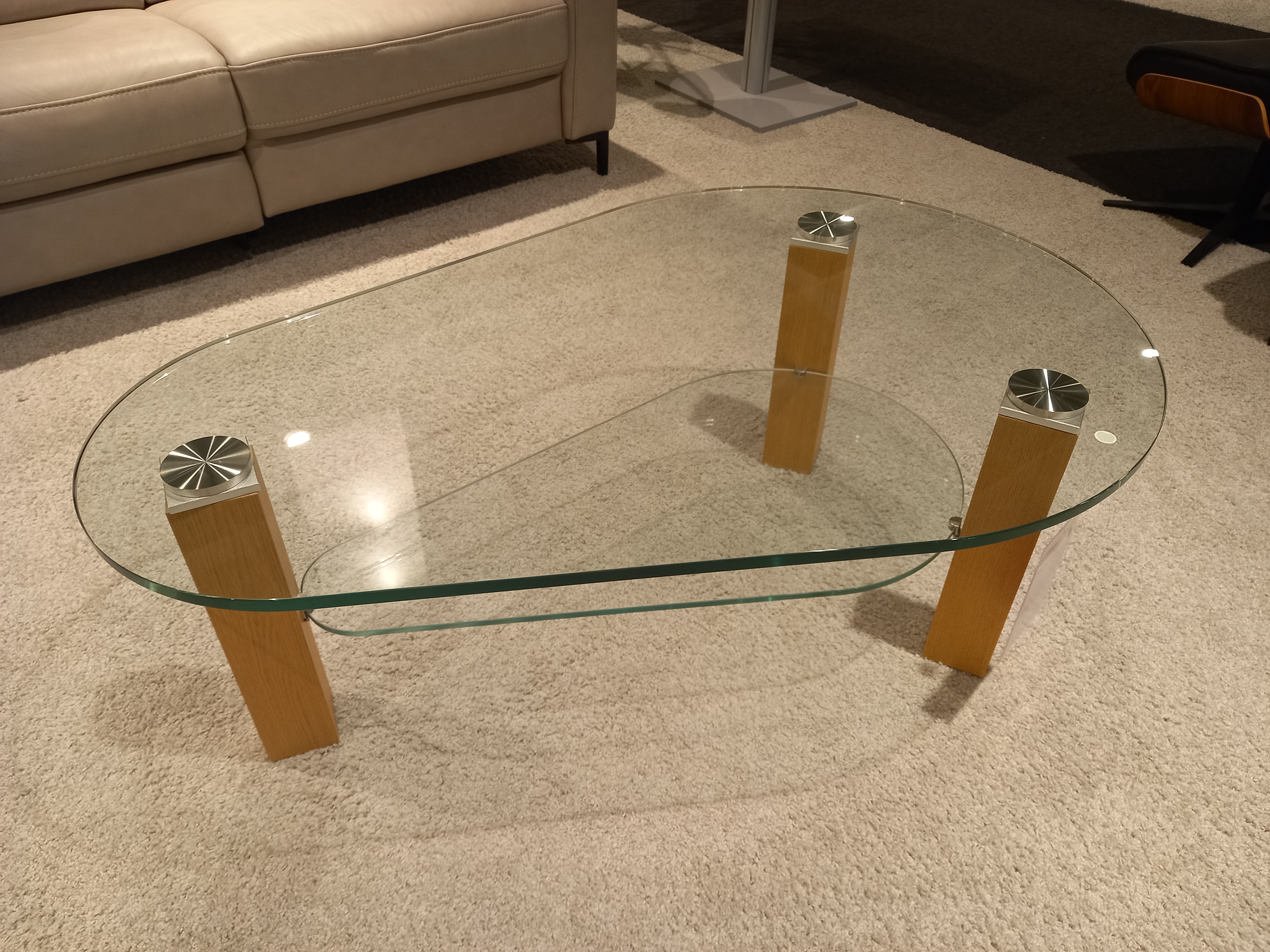 Eve Collection Couchtisch Rimini, ca. 110 x 42,5 x 70 cm in Eiche bianco mit Klarglasplatte Eve Collection Couchtisch Rimini, ca. 110 x 42,5 x 70 cm in Eiche bianco mit Klarglasplatte, Glas-Topftisch, Ovaler Couchtisch, Holzbeine, Säulenbasis, Terrassen-Tisch-Design