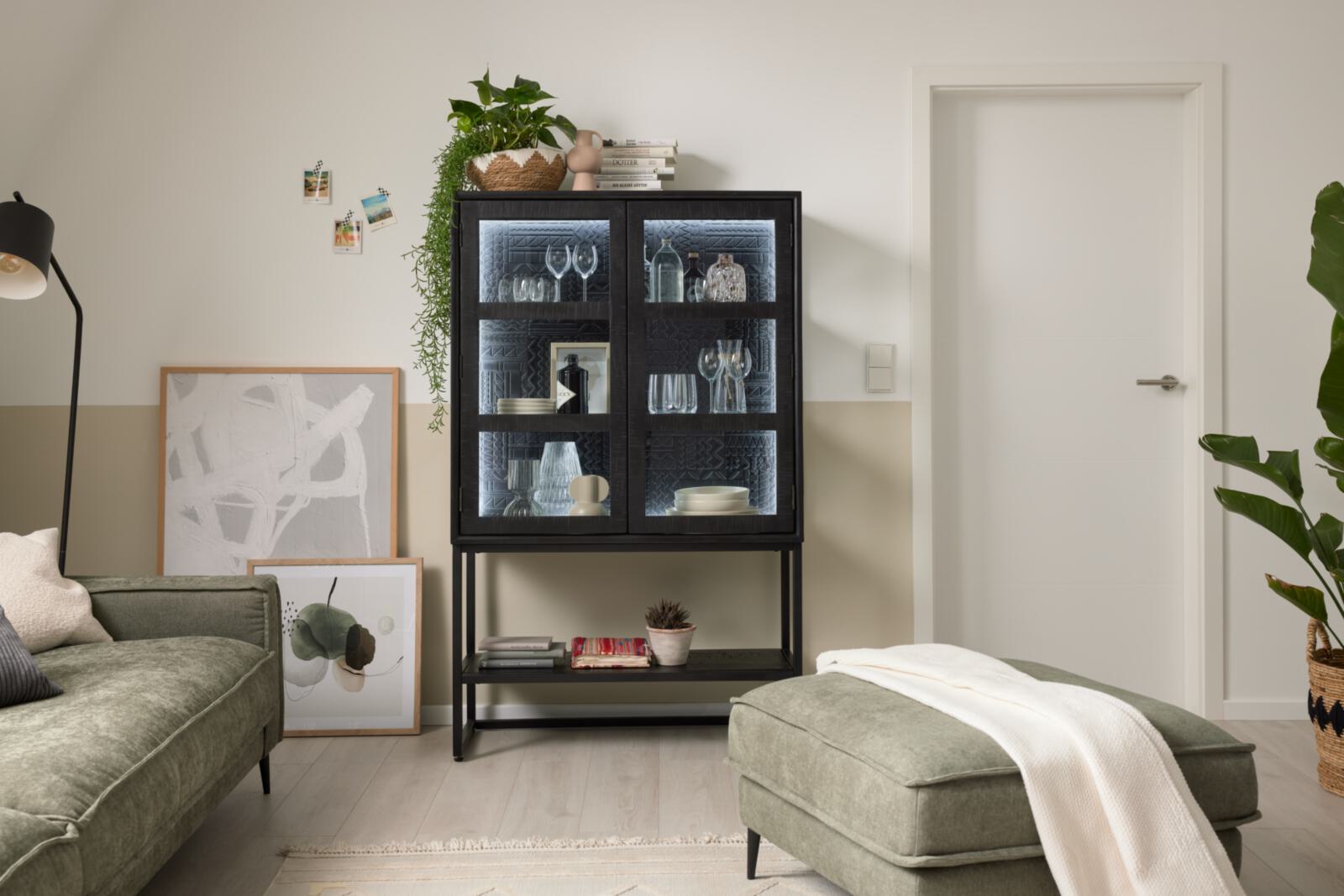 Roomio Vitrine NO. 2001 in Mango massiv gebürstet, schwarz gebeizt und lackiert