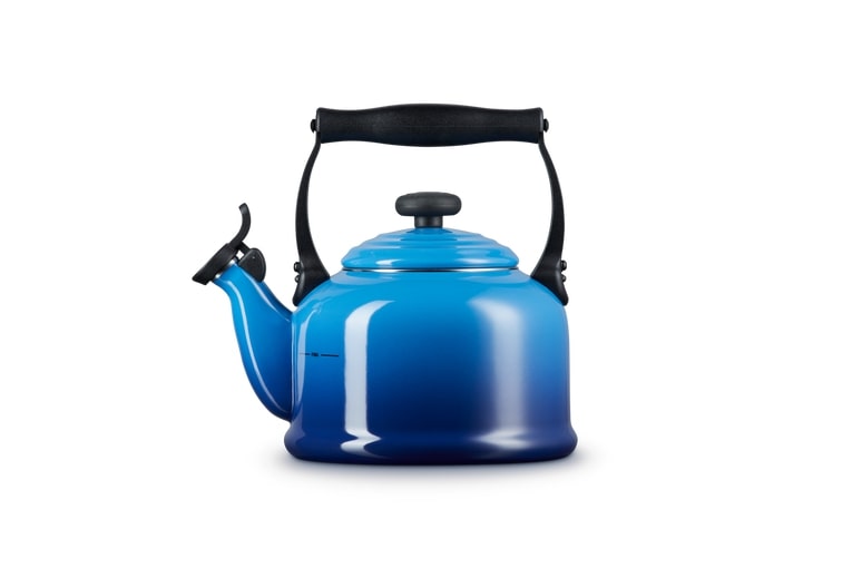 Le Creuset Wasserkessel Tradition 2,1L TRADITION in Farbe Azure Le Creuset Wasserkessel Tradition 2,1L Azure