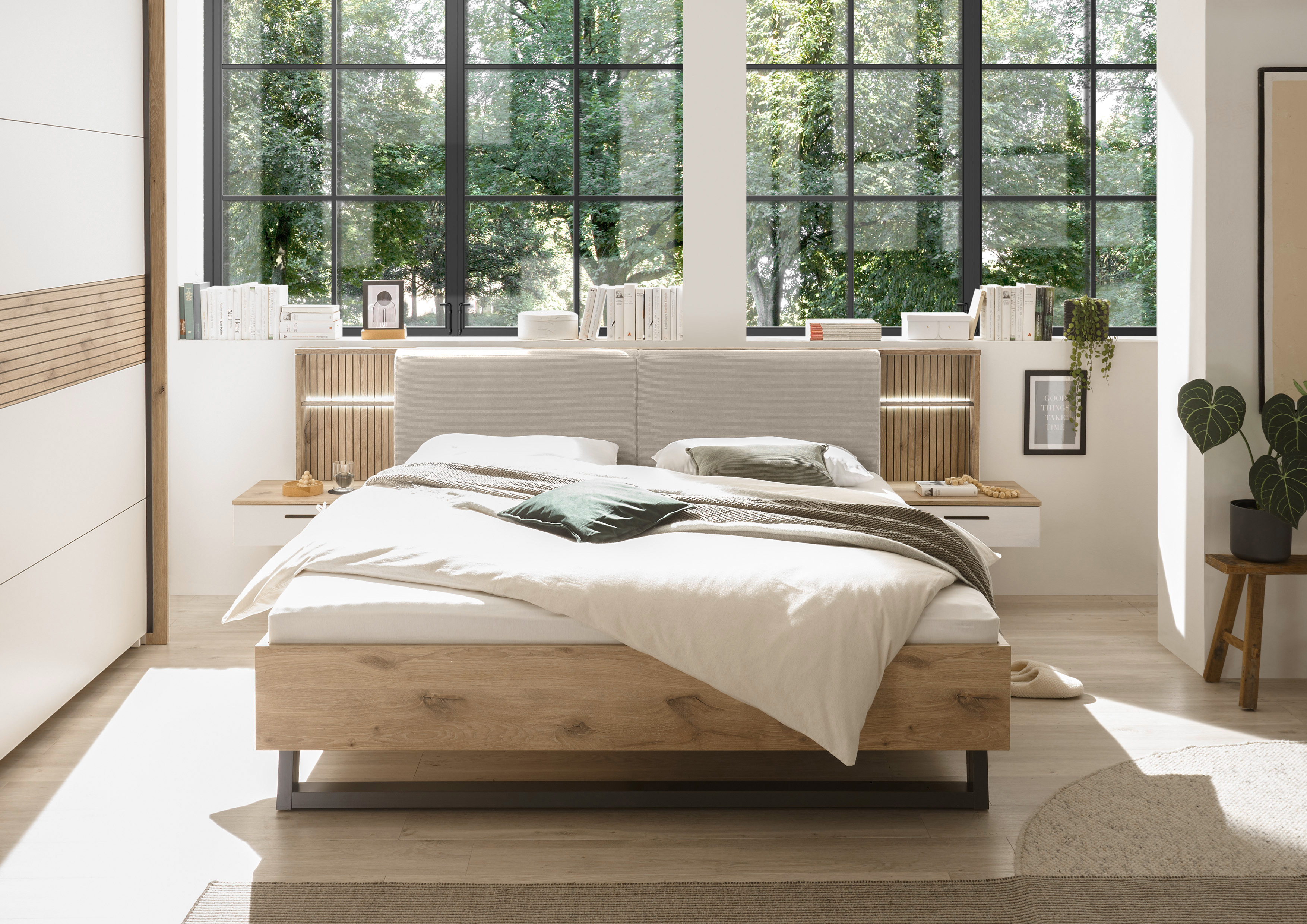Pol Power Bettanlage LEO ca. B298 H99 T223 cm in Viking oak hell/weiß, Innenarchitektur, Mobiliar, Bett, Dekoration für Zuhause, Pflanze