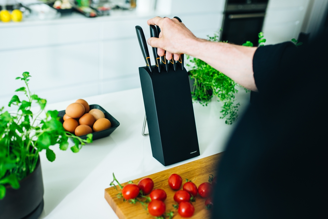 Fiskars Messerblock mit 5 Messern EDGE in Farbe Black