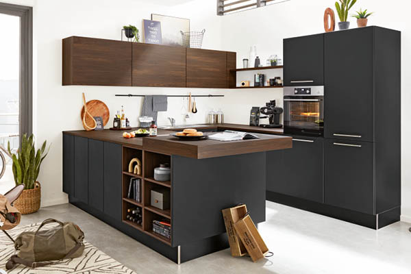 Moderne schwarze Küche