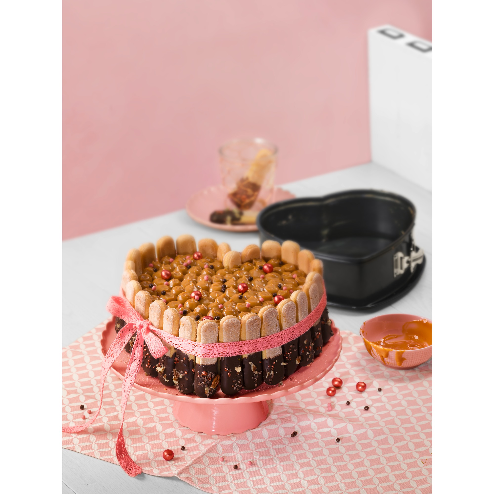 Kaiser Springform Herzkuchen Inspiration in schwarz Kaiser Springform Herzkuchen Inspiration in schwarz