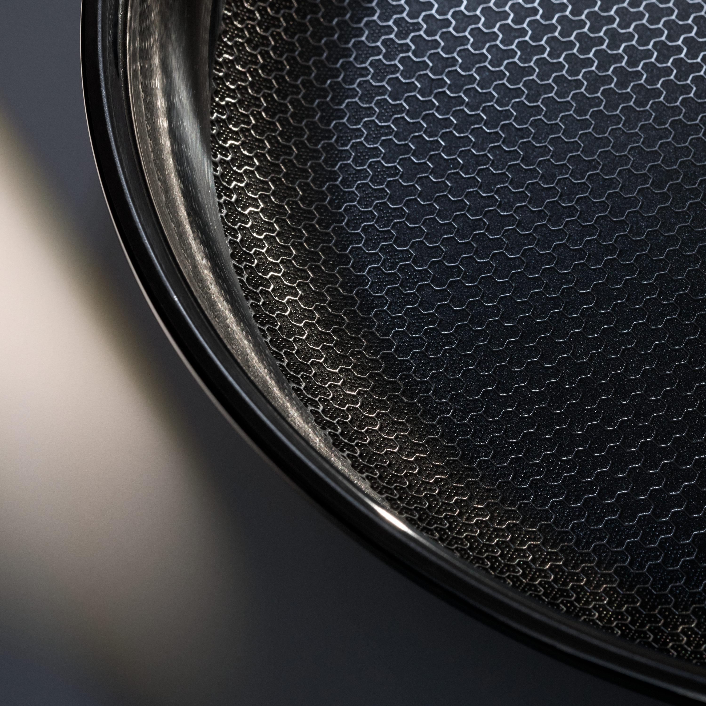 WMF Profi Resist Stielpfanne hoch, 28 cm in schwarz/Edelstahl WMF Profi Resist Stielpfanne hoch, 28 cm in schwarz/Edelstahl