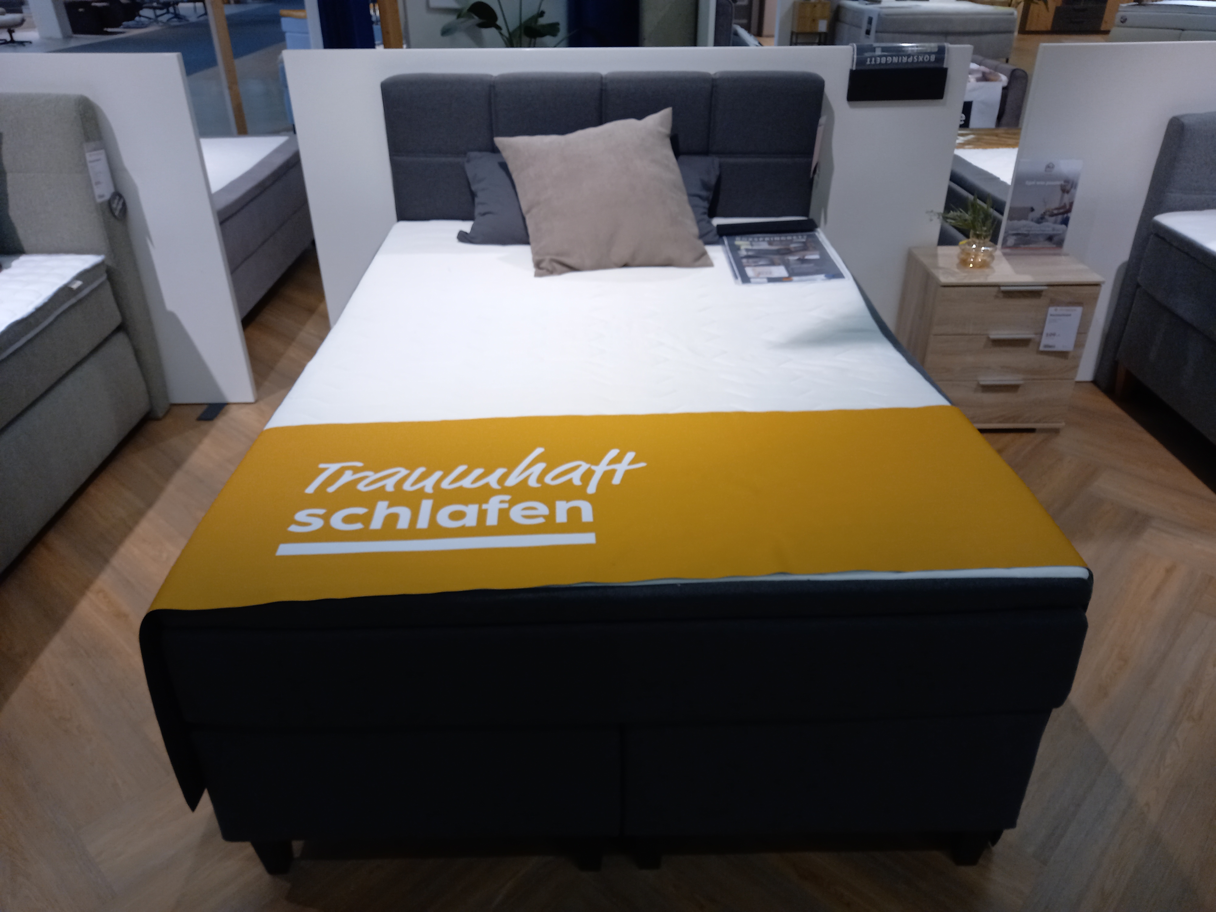 Sun Garden Boxspringbett Surrey ca. 140x200cm Schwarz, Polsterbett, dunkelgrau, gepolstertes Kopfteil, Doppelbett, weiße Matratze