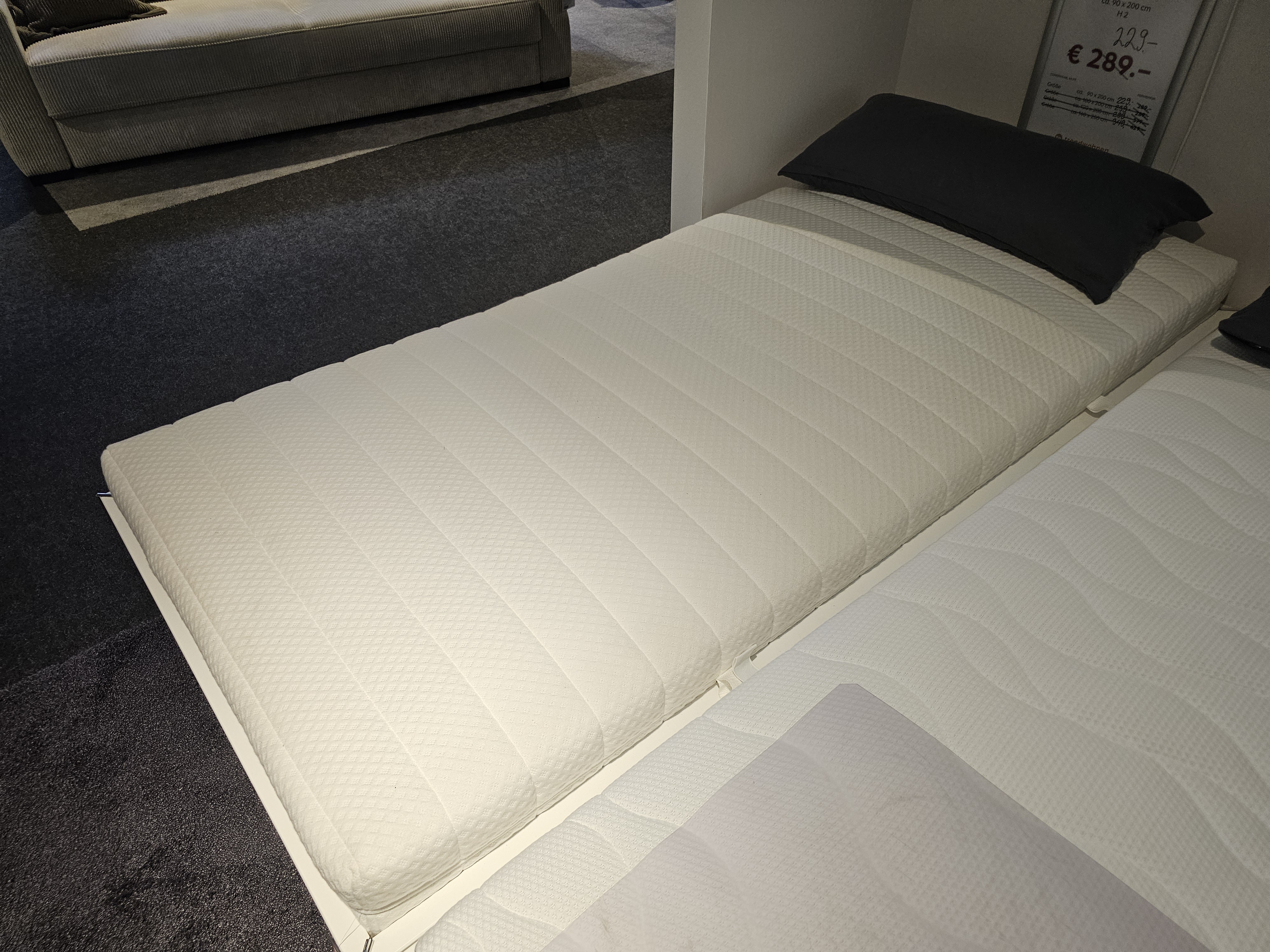 Taschenfederkernmatratze in ca. 90x200cm Taschenfederkernmatratze in ca. 90x200cm, matratze, tagesbett, laken, weiße farbe, kantige nähte