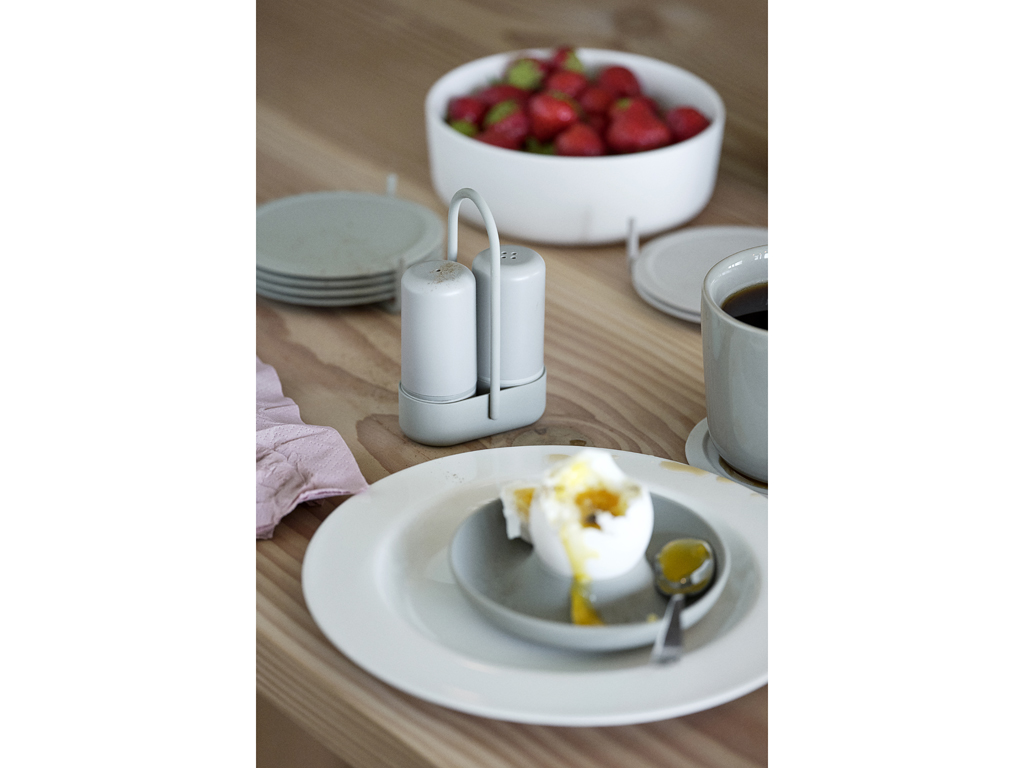 Zone Denmark Salz und Pfeffer Set in Farbe warm grey