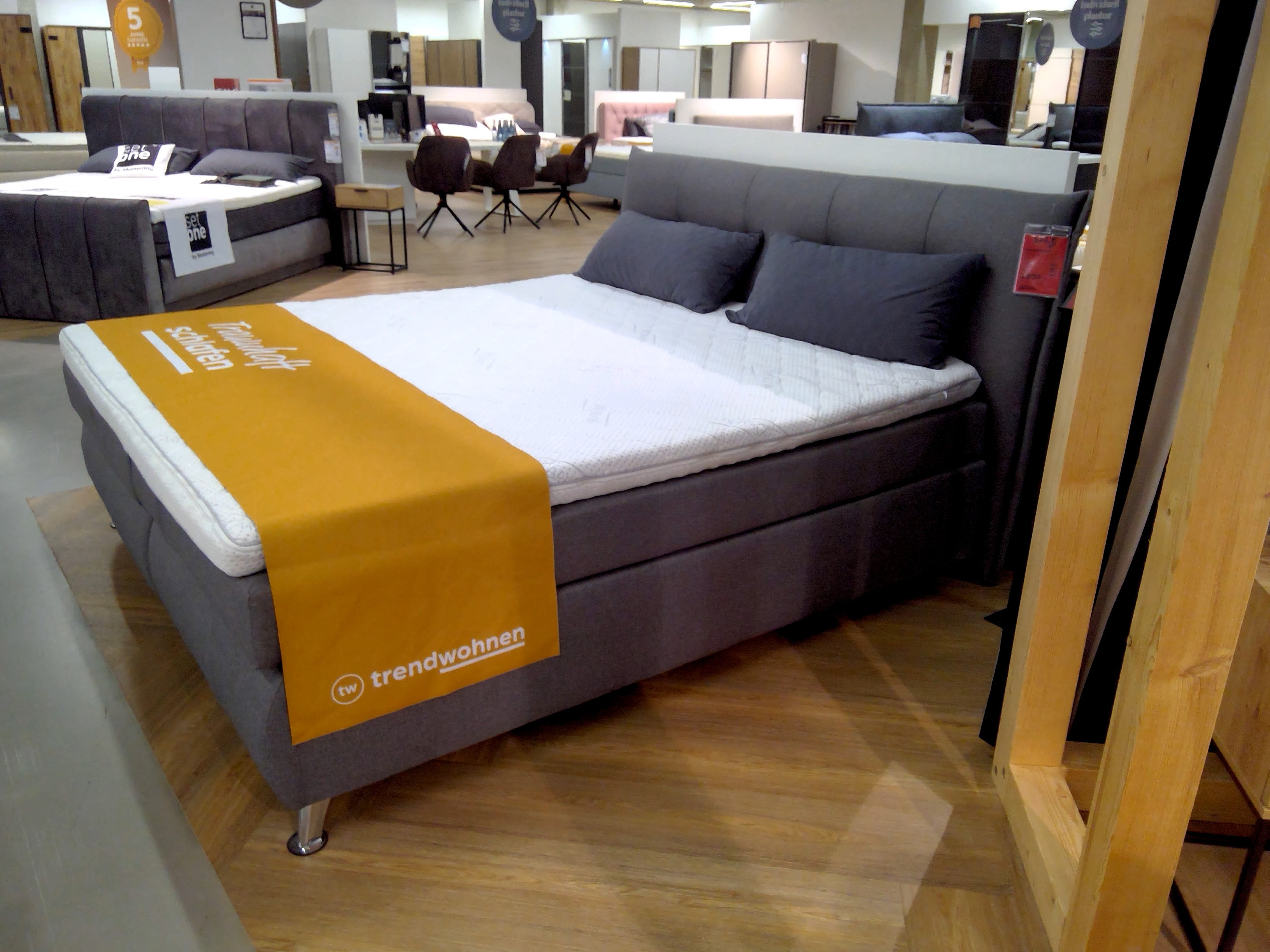 Hapo Boxspringbett 180x200cm in Stoff B393 Hapo Boxspringbett 180x200cm in Stoff B393, Innenarchitektur, Mobiliar, Fußboden, Bodenbeläge, Couch
