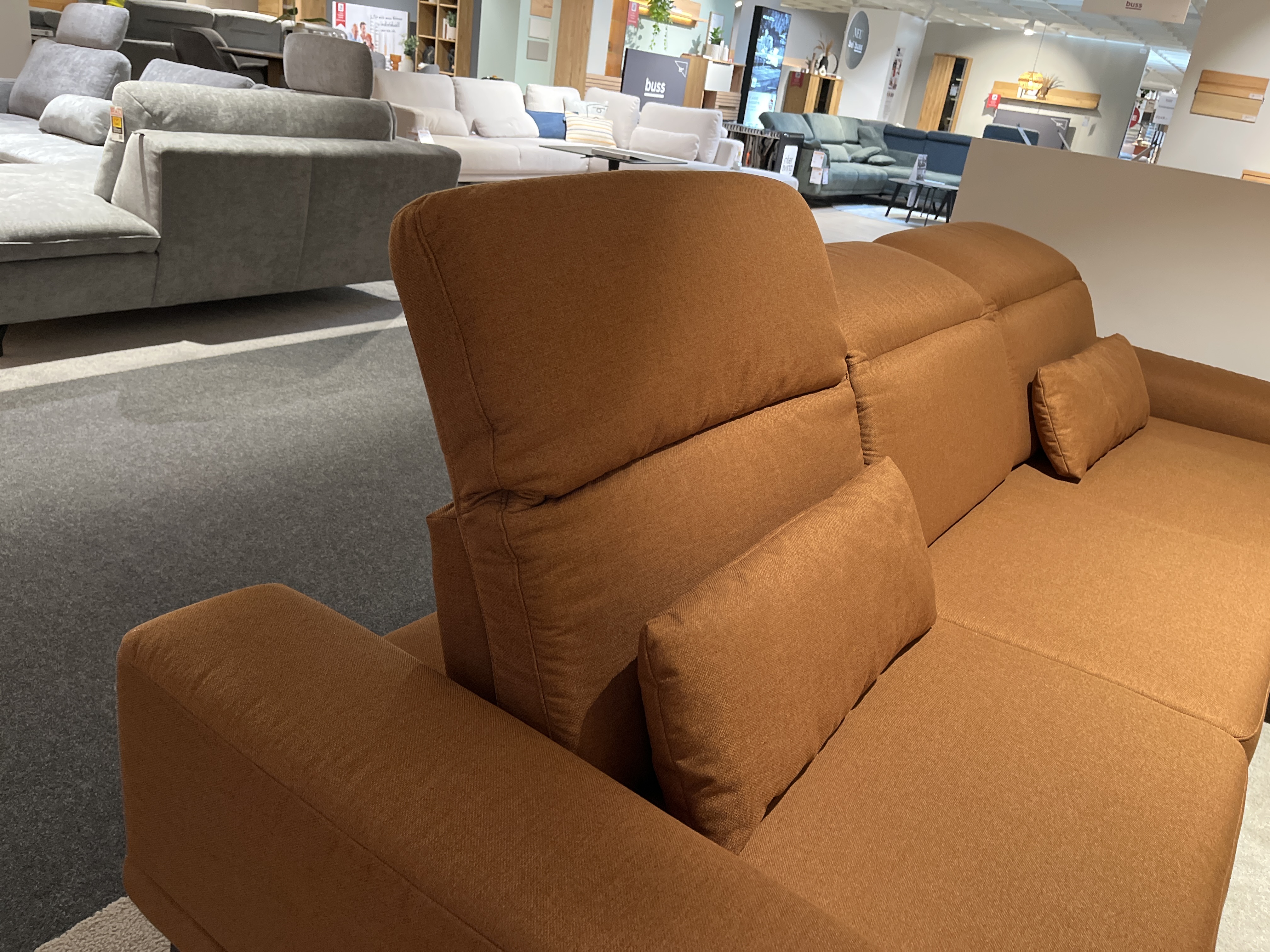 // Polsterecke // Stoff Melros brandy // Metallfuß 324 schwarz matt // incl. manueller Sitztiefenverstellung 54-81 cm // ca. 288x222 cm, sofa, couch, braun, Stoff, Sofa-Ecke