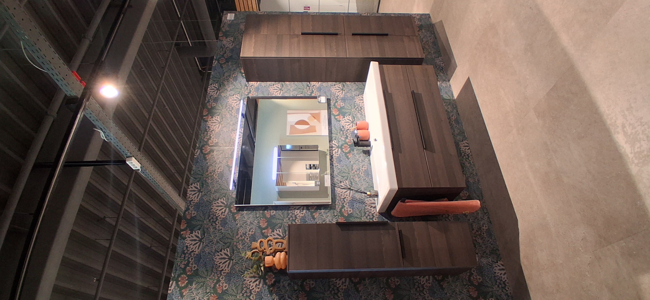 Pelipal Badkombination inkl. Zubehör in Farbe Front 630 Boreas Pinie quer NB Pelipal Badkombination inkl. Zubehör in Farbe Front 630 Boreas Pinie quer NB, Drinnen, Innenarchitektur, Gebäude, Tabelle, Foyer