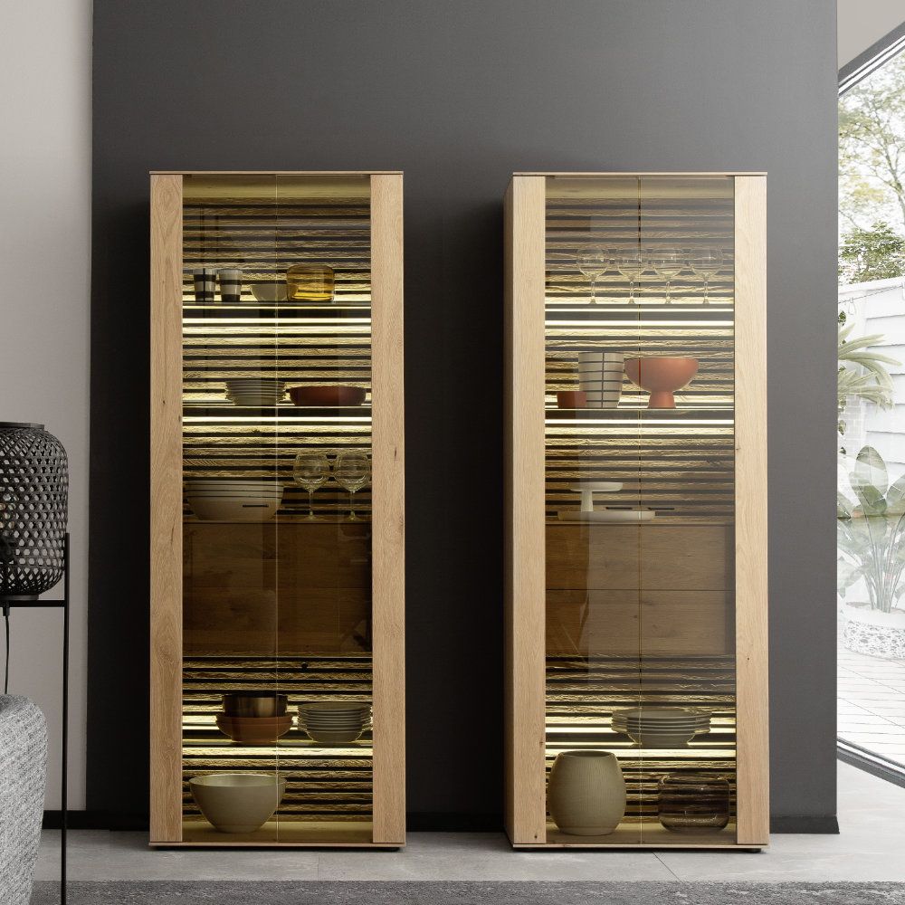 SCHÖNER WOHNEN-Kollektion Standvitrine YONNA ca. 77x205x39cm in Kerneiche natur gebürstet