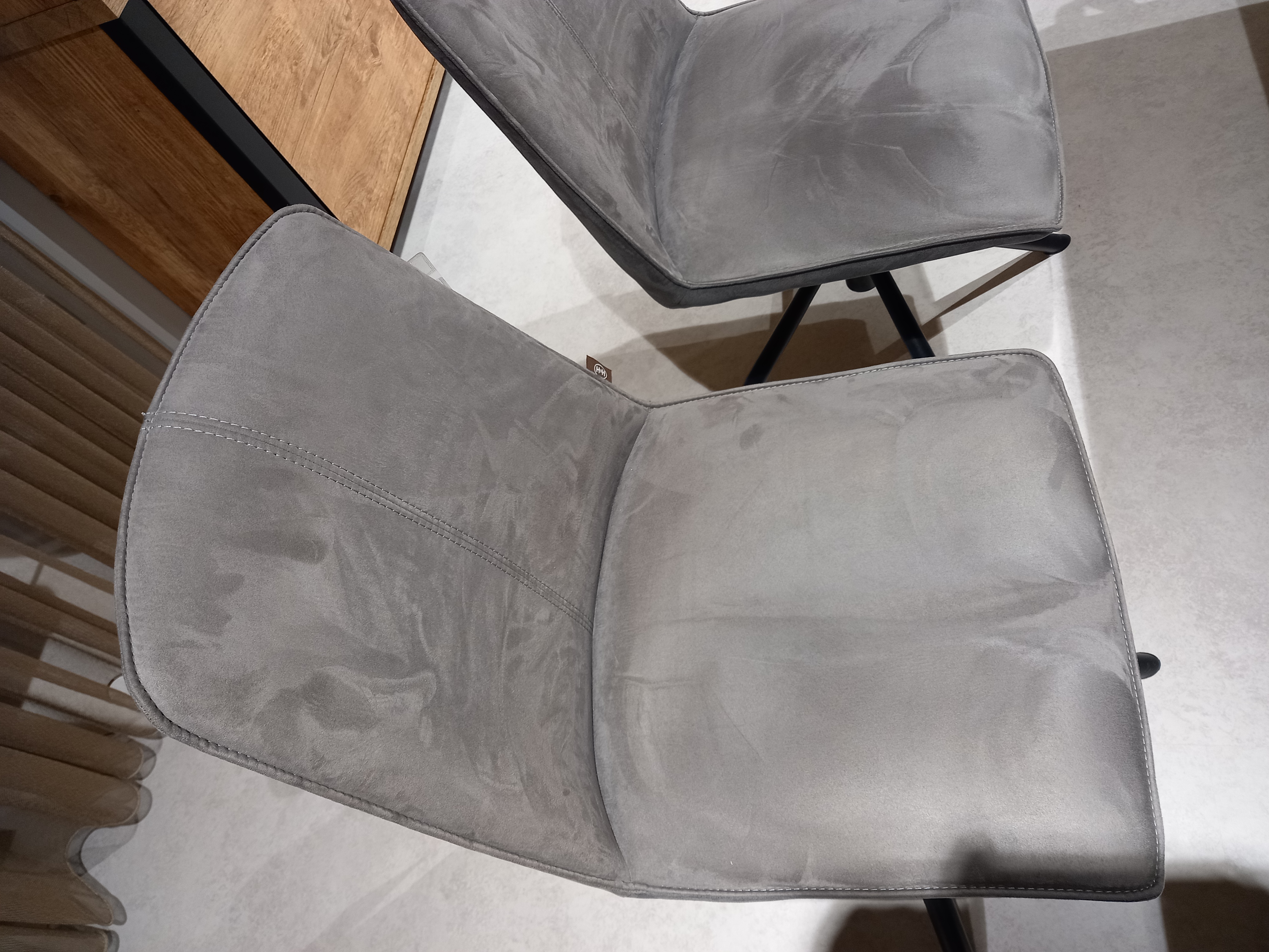 Henders & Hazel Stuhl 2er-Set BRODY in Stoff Savannah steelgrey, Esszimmerstuhl, grauer Samt, gepolsterte Sitzfläche, schwarze Metallbeine, Rückenlehne