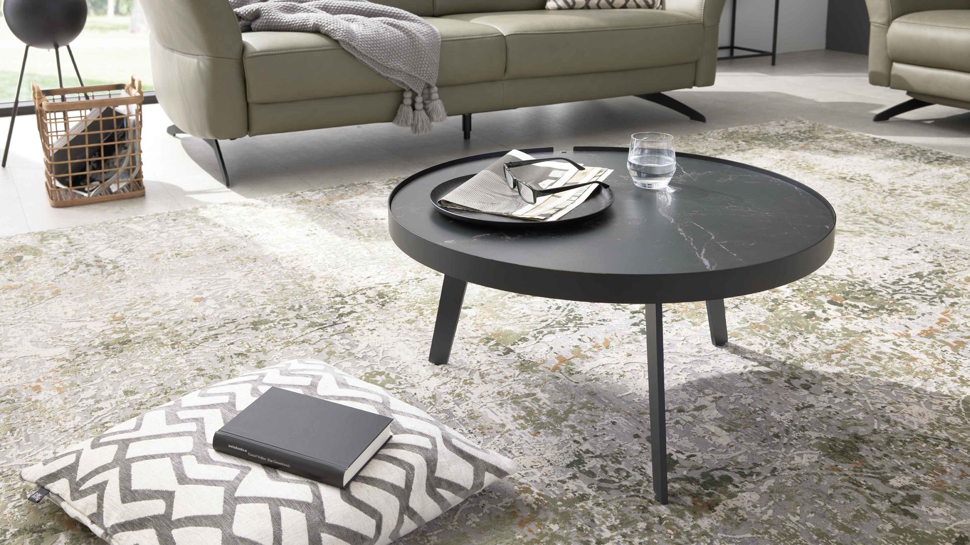 Interliving Couchtisch IL 6217 Ø ca. 70cm in Keramik Marmoroptik Marquina