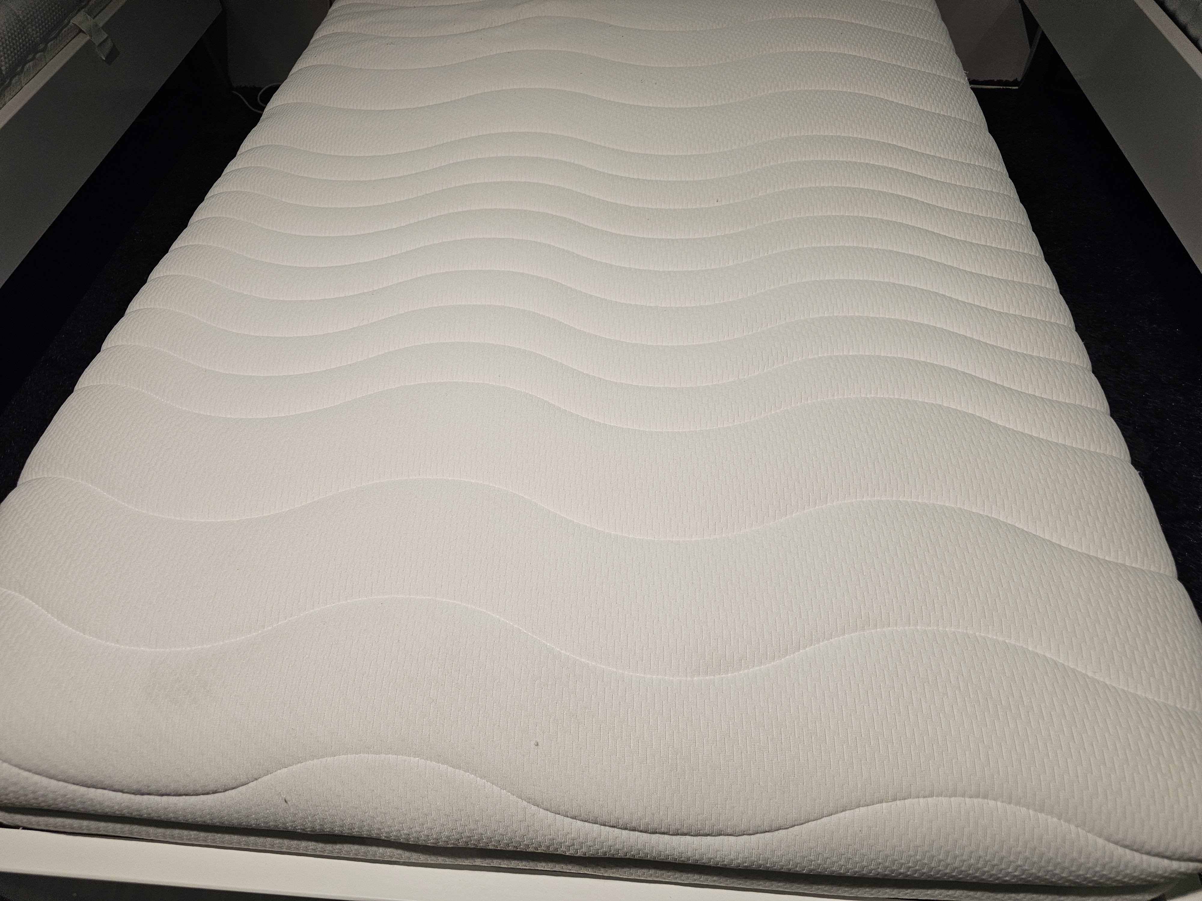 Kaltschaummatratze OMARA KS 22 in Bezug Standard BAW, matratze, schlafzimmer, wellenmuster, bezug, textil
