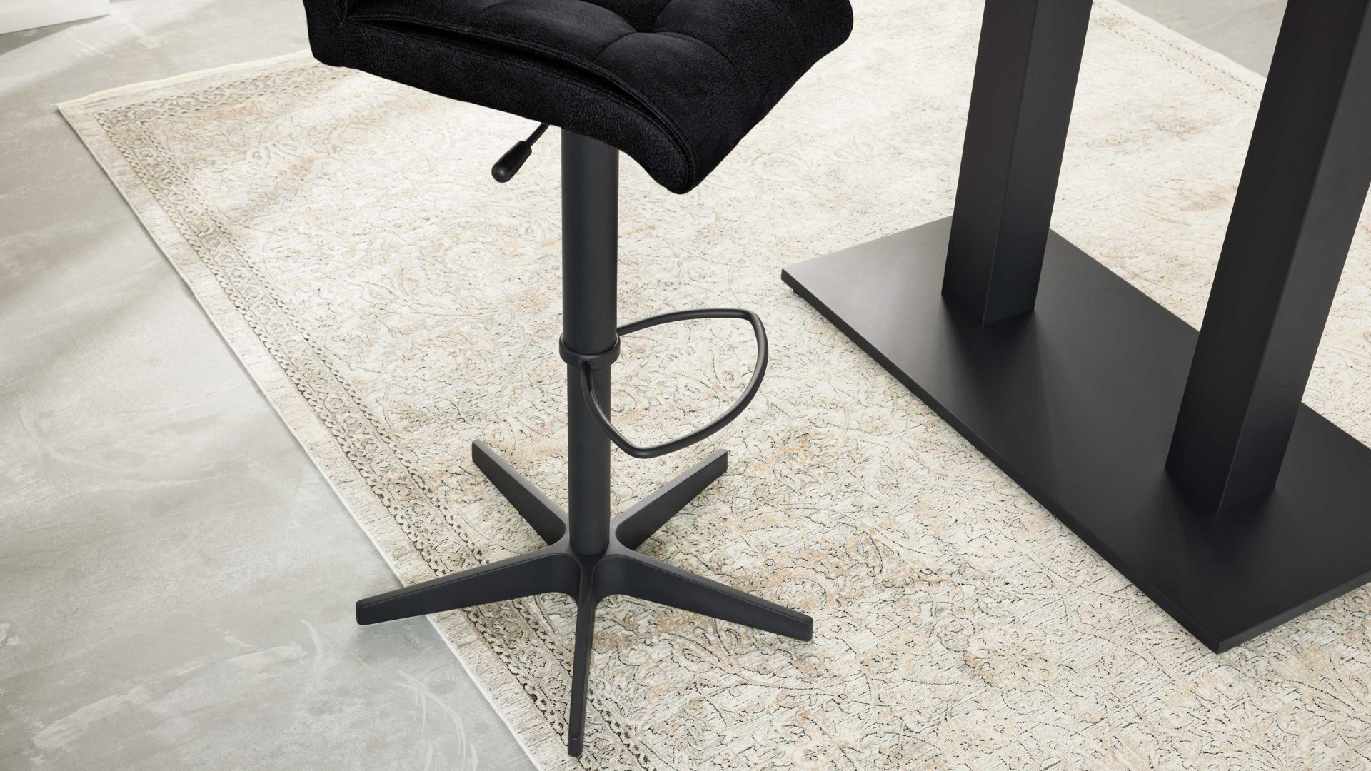 Interliving Barstuhl 5104 ca. 54x112x54cm in carbonschwarz