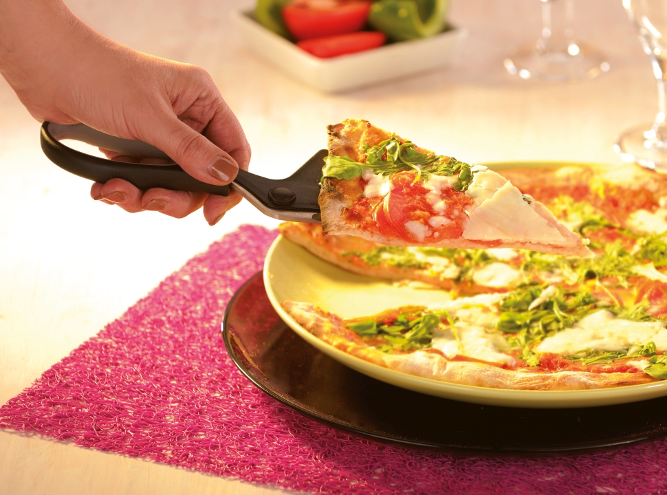GEFU Pizzaschere PEZZO in Farbe schwarz/silber