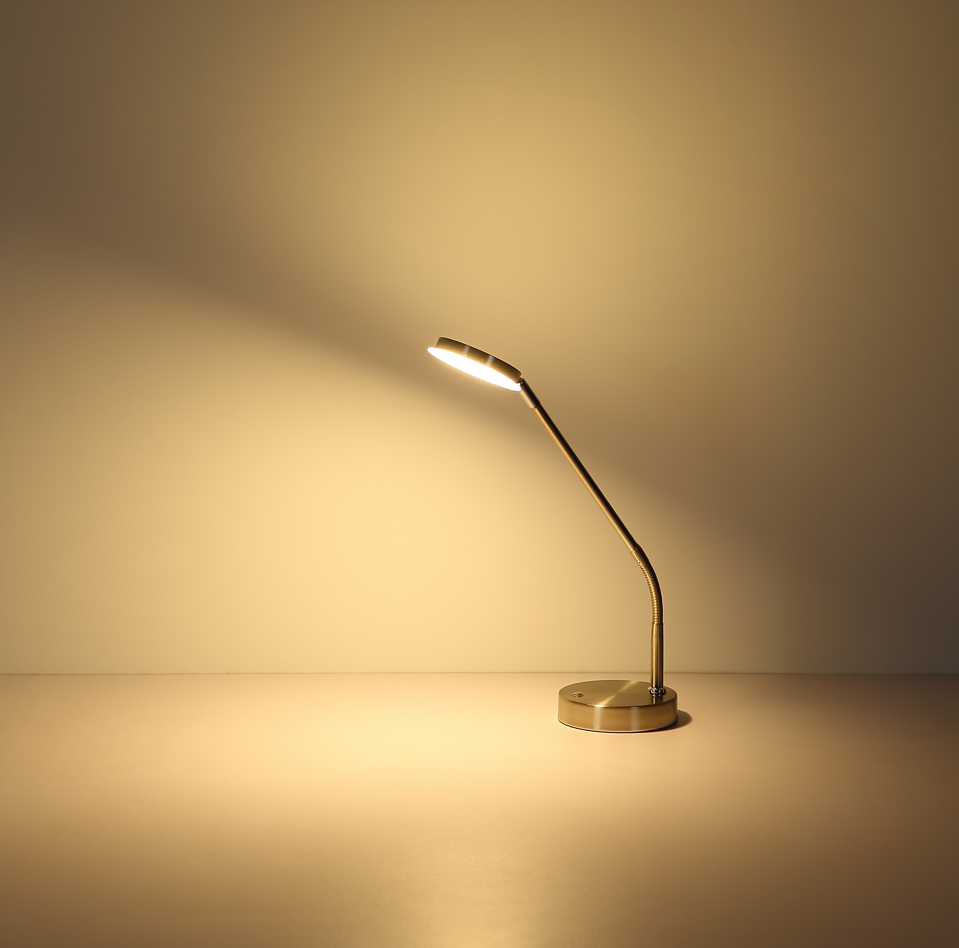 LED-Tischleuchte in Fb. Nickel Matt, Schreibtischlampe, verstellbar, Metall, warmweißes Licht, Tischlampe