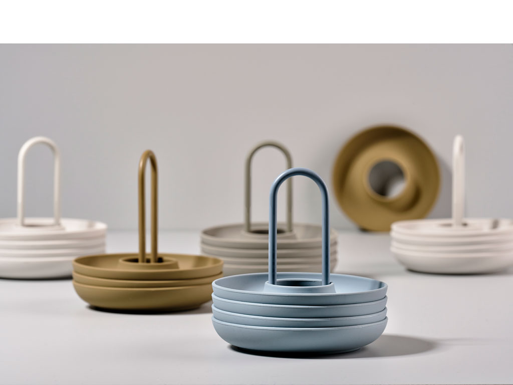 Zone Denmark Eierbecher m. Halter 11,2 cm in Farbe warm grey Zone Denmark Eierbecher m. Halter 11,2 cm in Farbe warm grey
