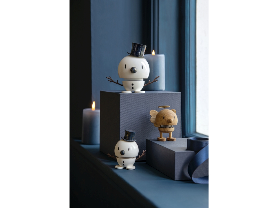 F&H Hoptimist SNOWMAN M in Farbe Weiß, Fenster, Fensterbank, Kerze