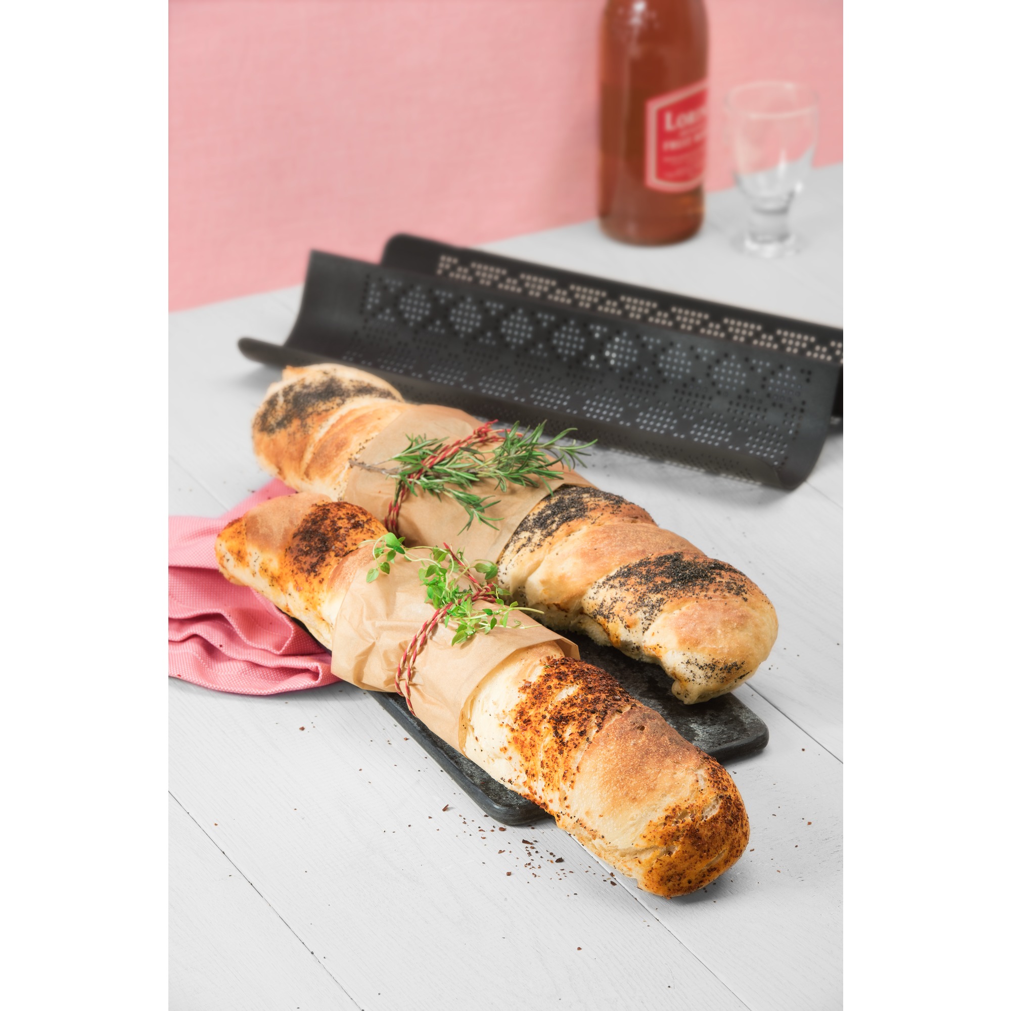 Kaiser Baguettform Inspiration perforiert in schwarz Kaiser Baguettform Inspiration perforiert in schwarz