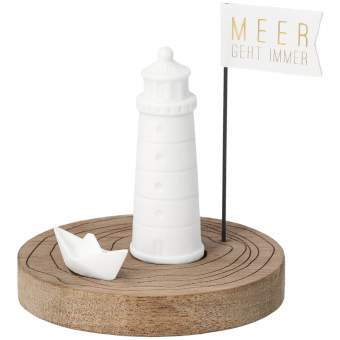 Becher MEERESGRUß MEHR GEHT IMMER in Meeresgruß Mehr geht immer, Leuchtturmmodell, Schiffchen, Lighthouse, Holzplatte, Flagge
